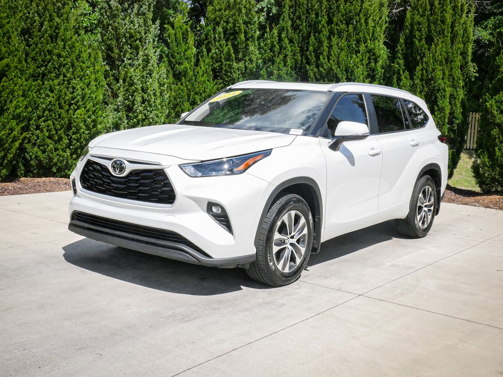 Used 2024 Toyota Highlander XLE SUV