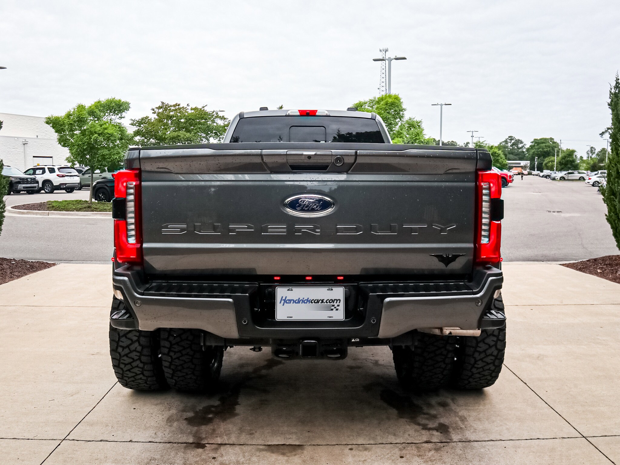 2024 Ford Super Duty F-350 DRW LARIAT photo 3