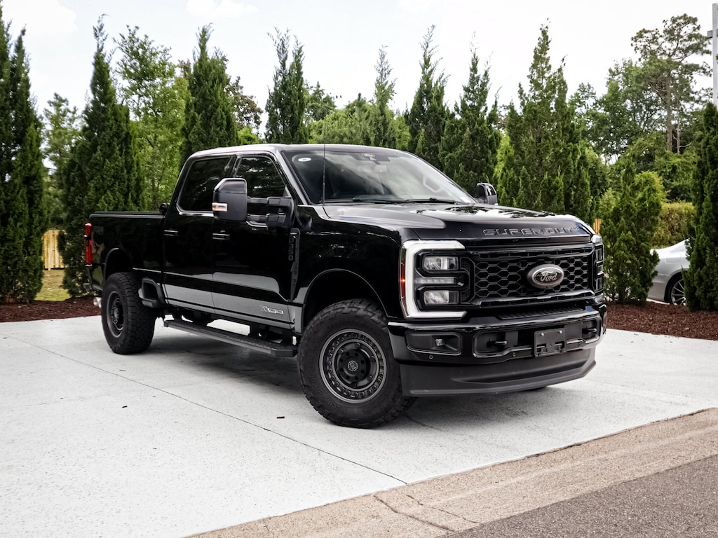 Used 2025 Ford Super Duty F-350 SRW LARIAT Pickup