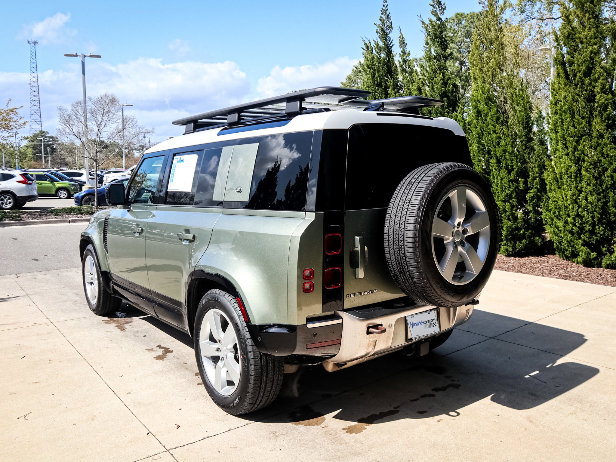 2022 Land Rover Defender S photo 6