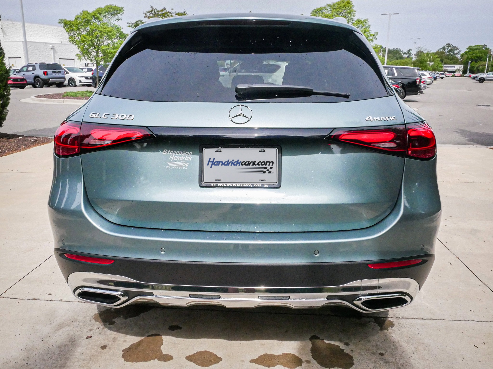 2025 Mercedes-Benz GLC 300 photo 3