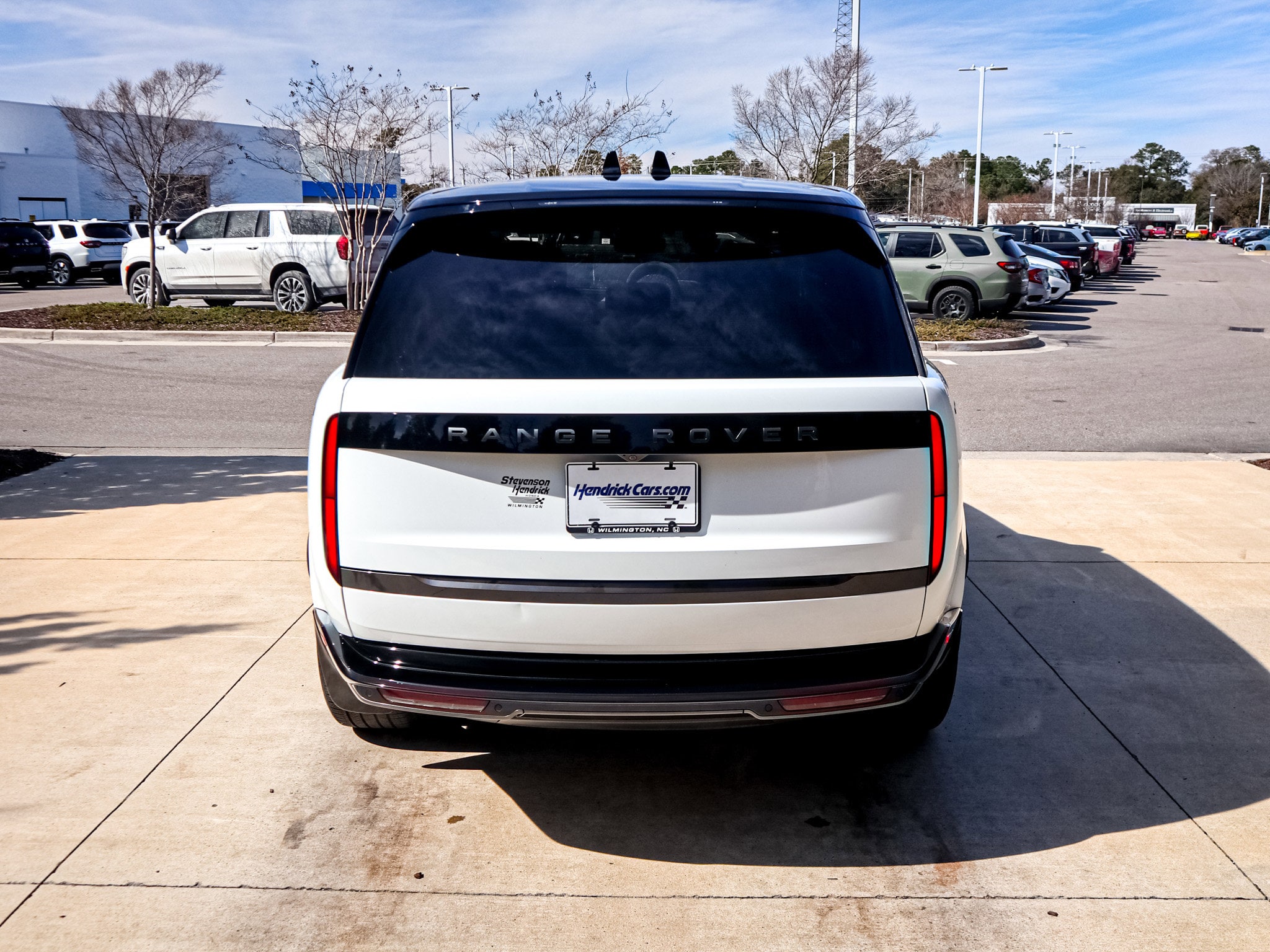 2025 Land Rover Range Rover SE photo 3