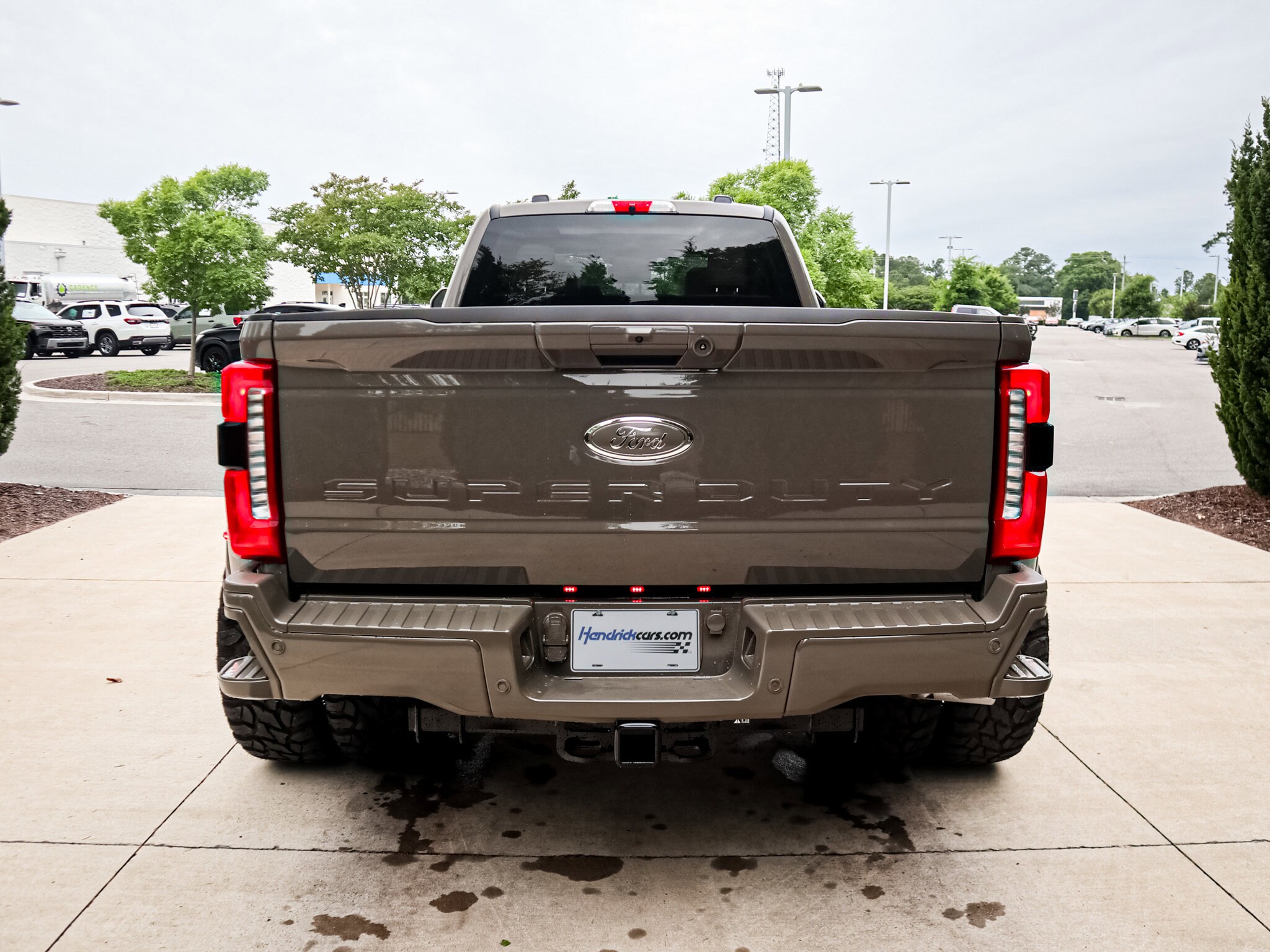 2026 Ford Super Duty F-450 DRW LARIAT photo 3