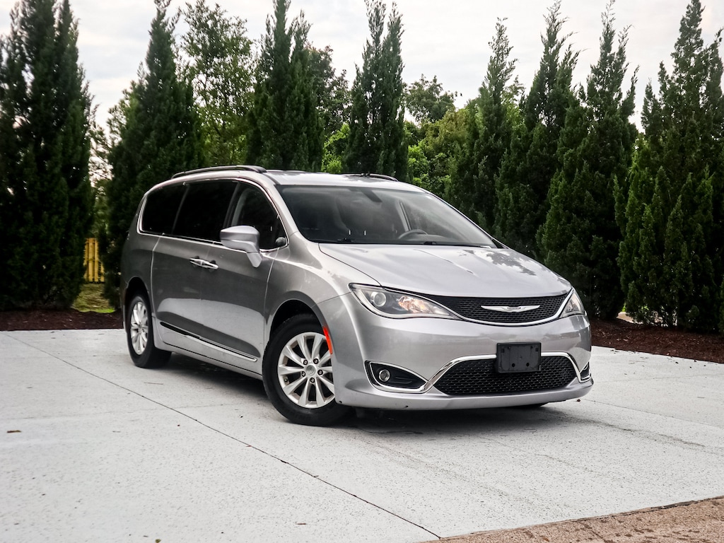 Used 2017 Chrysler Pacifica Touring-L Minivan