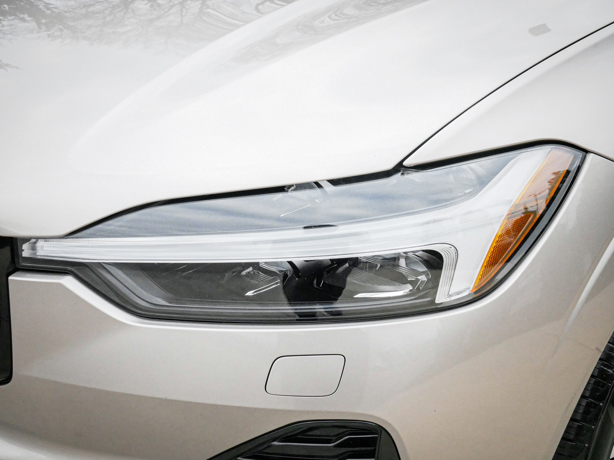 2024 Volvo XC60 Core Dark Theme photo 4