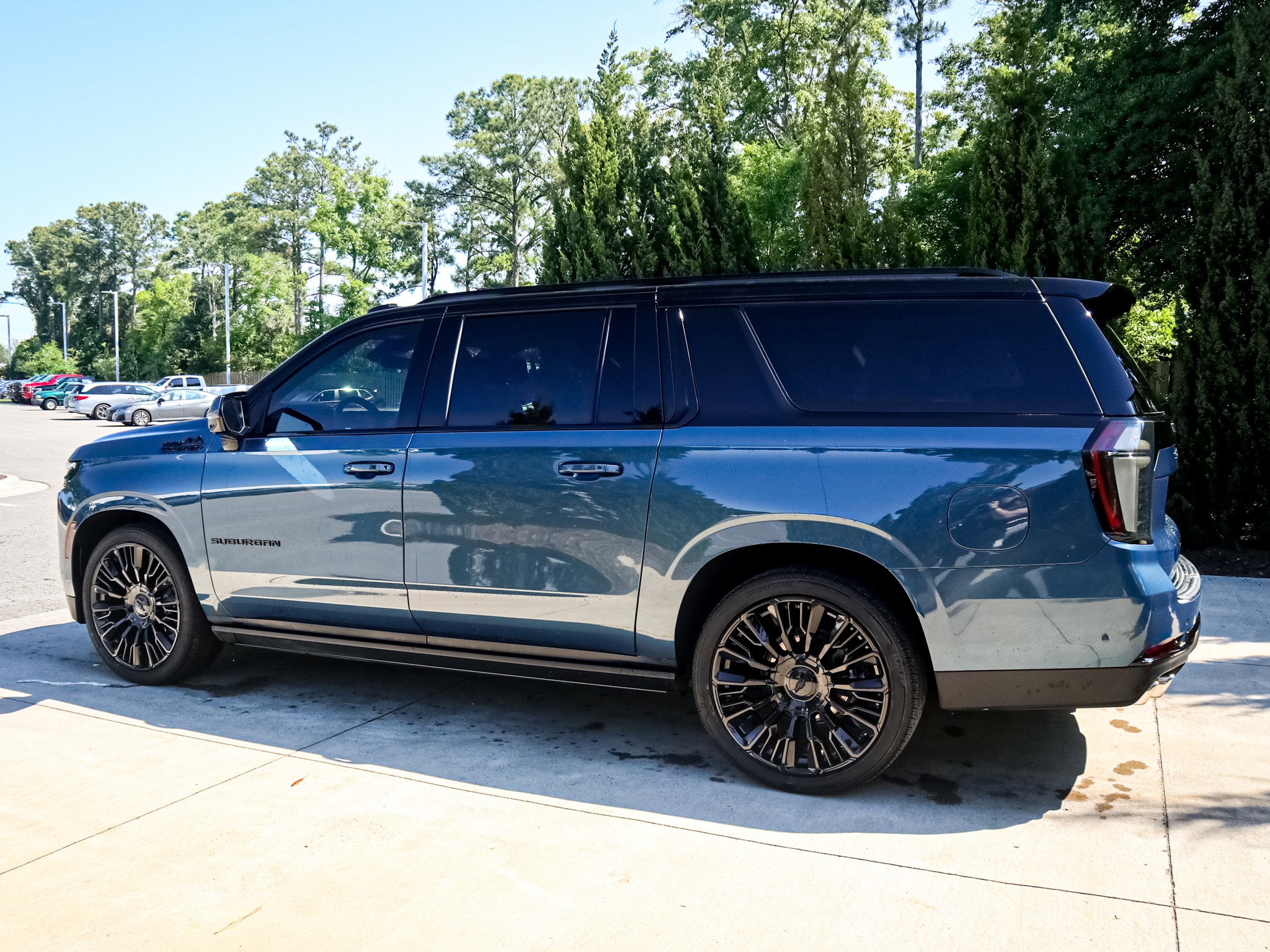2025 Chevrolet Suburban High Country photo 5