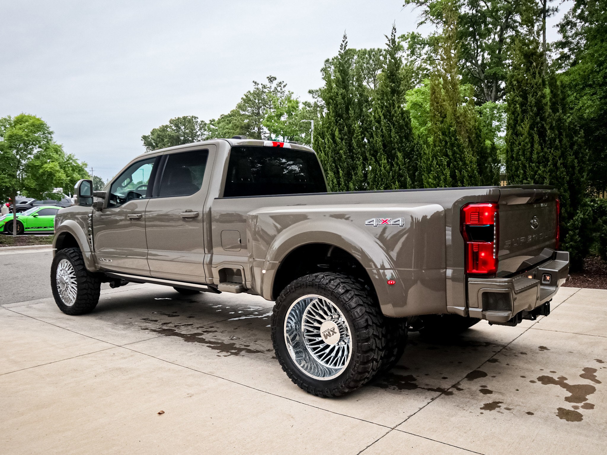 2026 Ford Super Duty F-450 DRW LARIAT photo 5