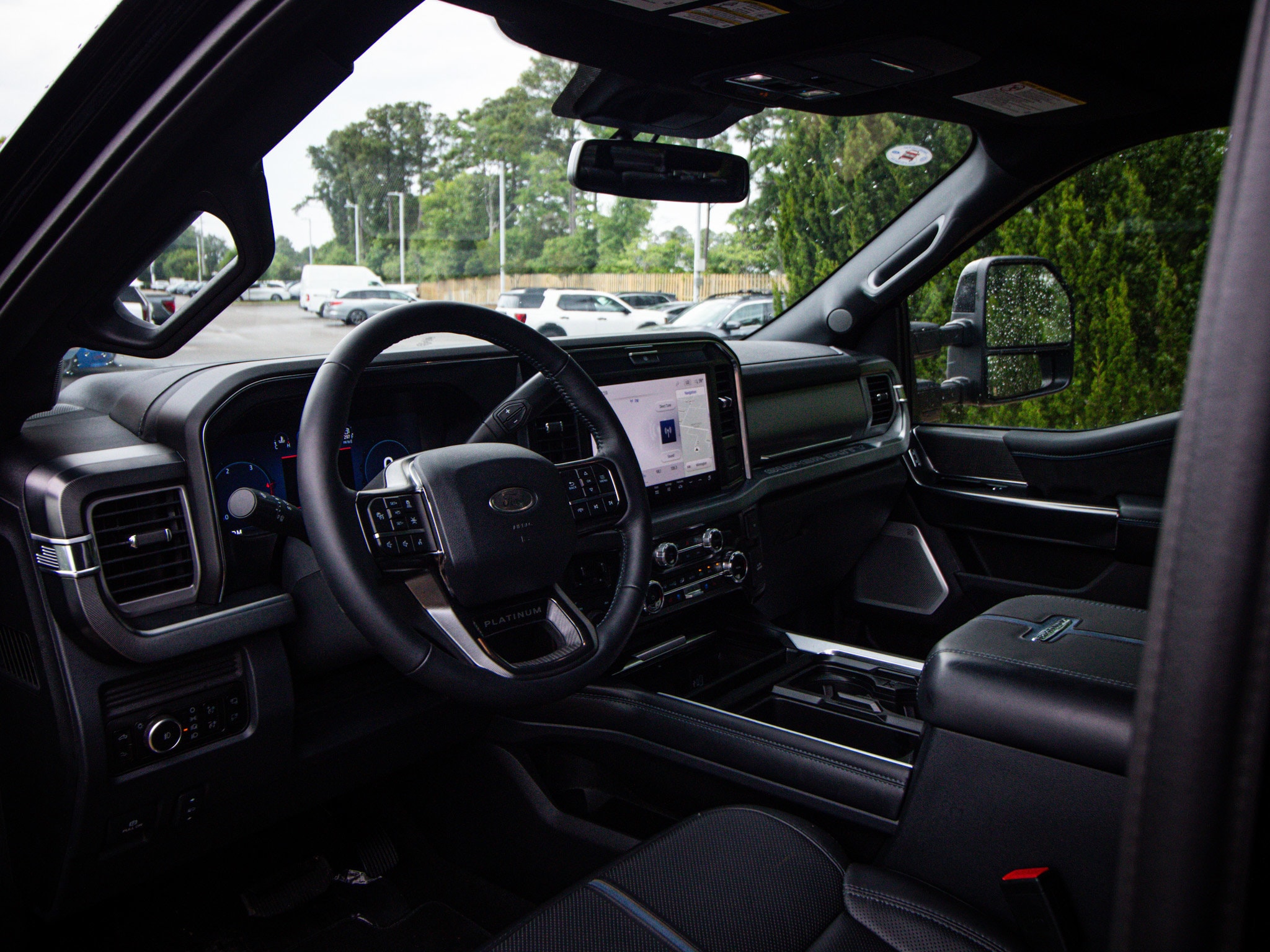 2025 Ford Super Duty F-250 SRW Platinum photo 5
