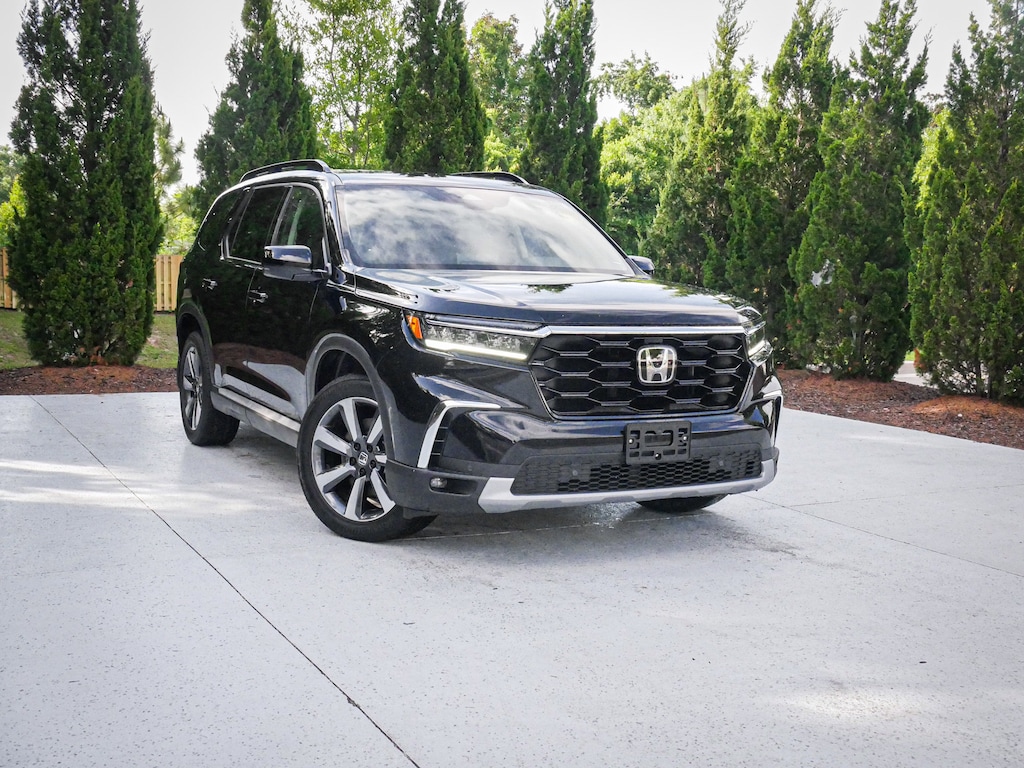 Used 2025 Honda Pilot Touring SUV