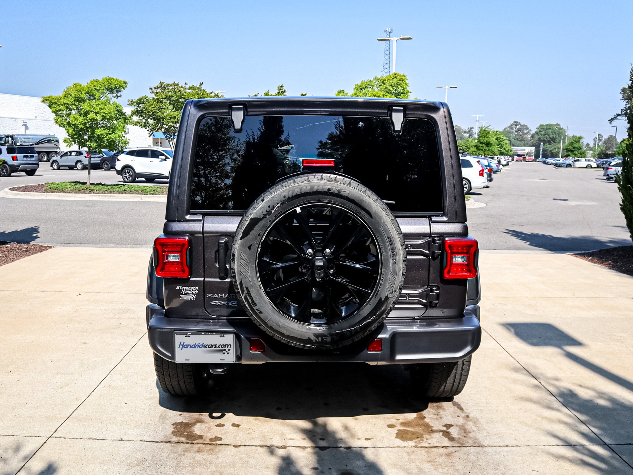 2025 Jeep Wrangler 4xe Sahara photo 3