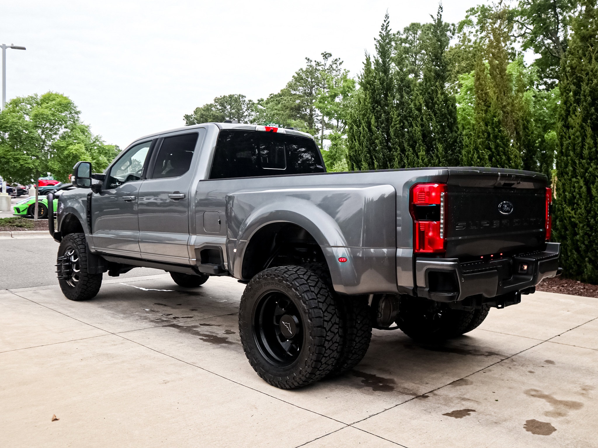 2024 Ford Super Duty F-350 DRW LARIAT photo 5