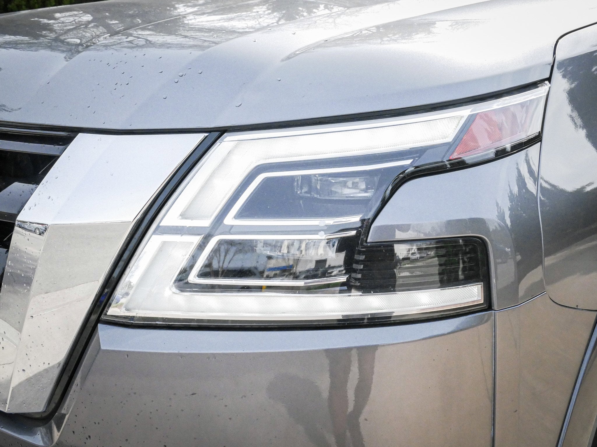 2022 Nissan Armada SL photo 4