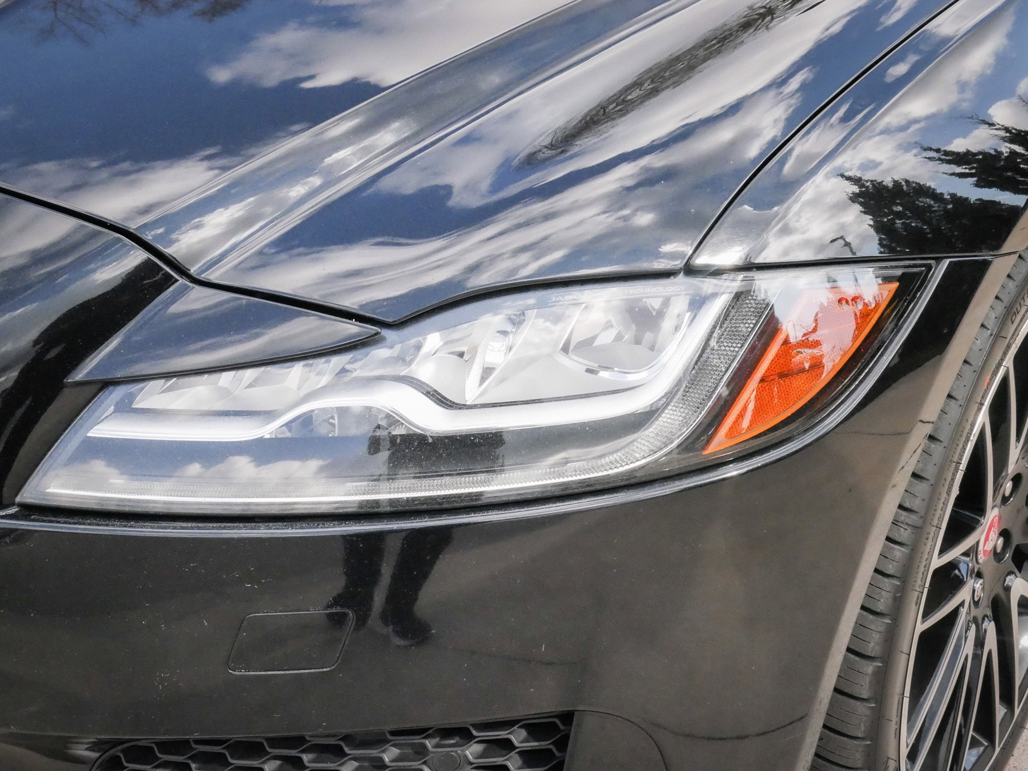 2018 Jaguar XF 20d R-Sport photo 4