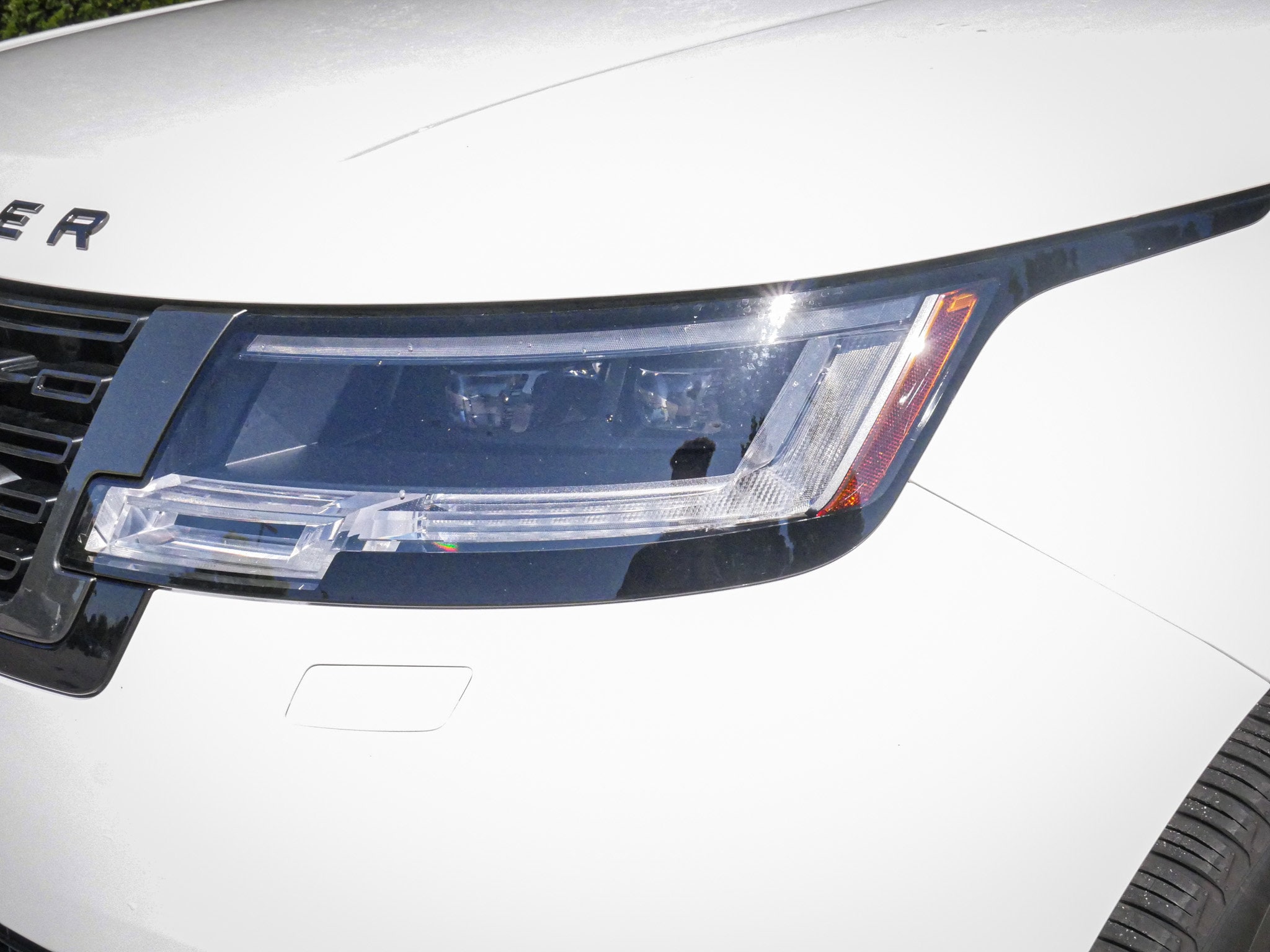 2023 Land Rover Range Rover SE photo 4