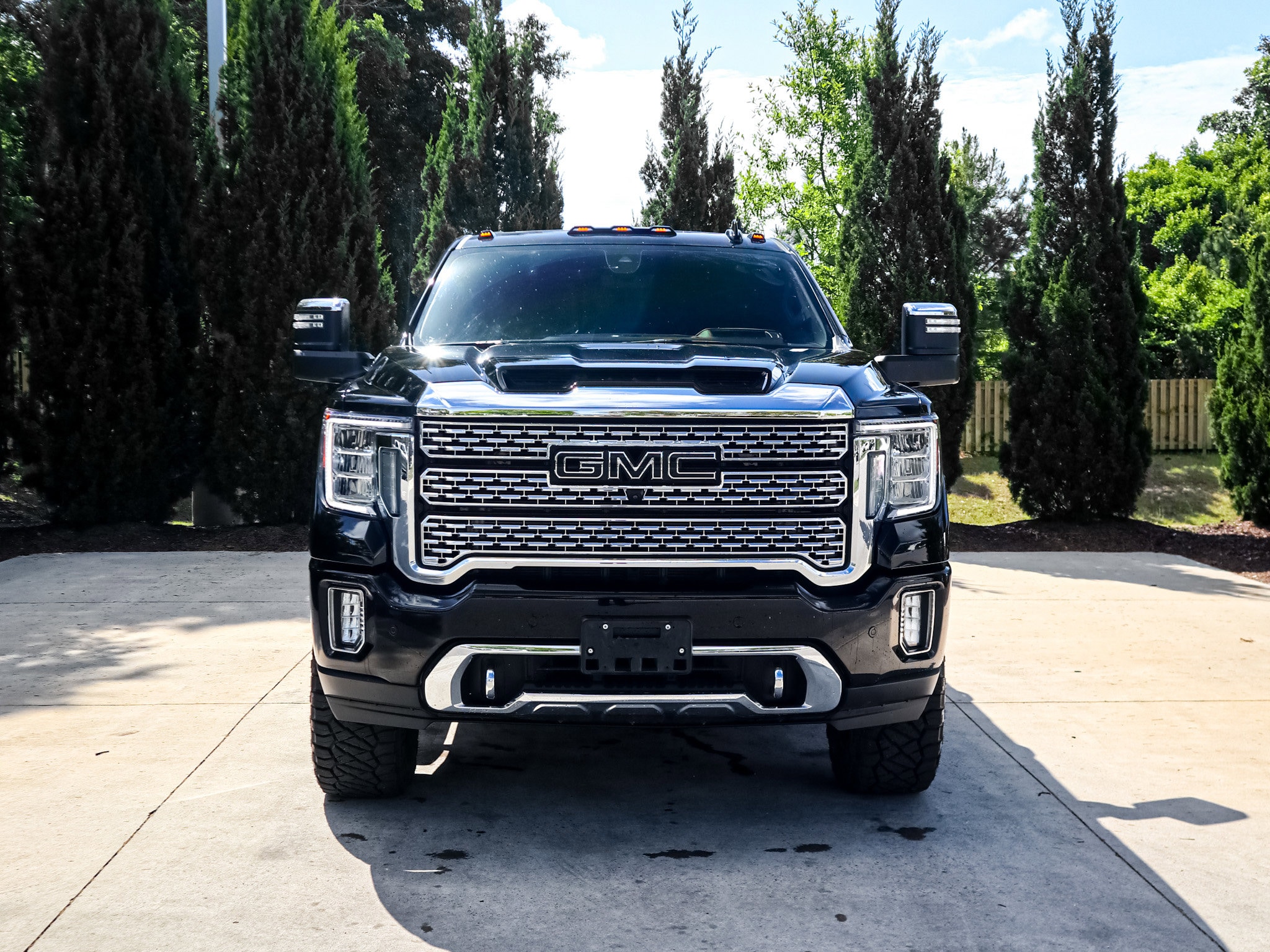 2020 GMC Sierra 3500HD Denali photo 2