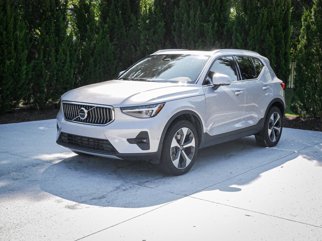 Used 2025 Volvo XC40 Plus Bright Theme SUV