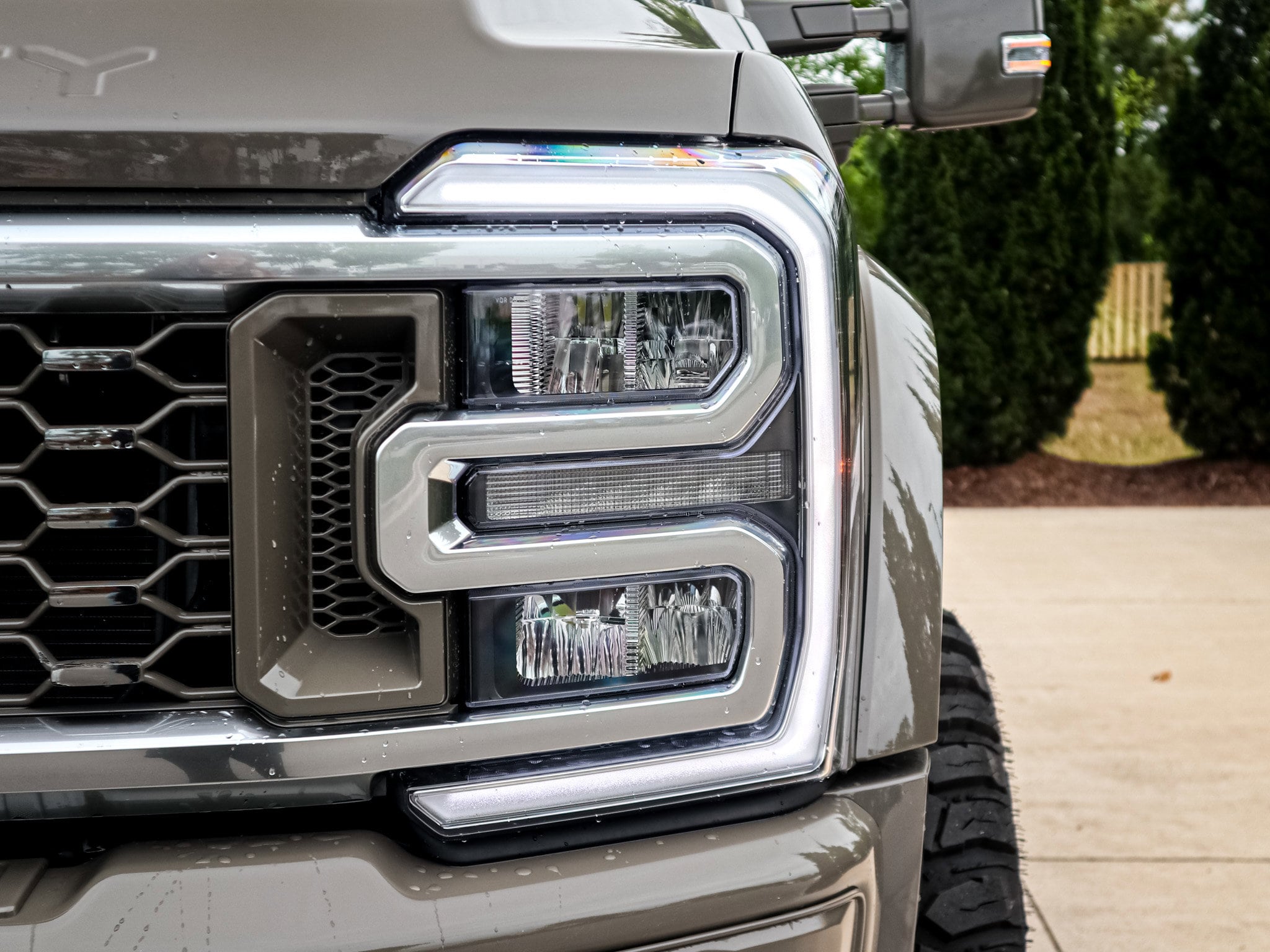 2026 Ford Super Duty F-450 DRW LARIAT photo 4