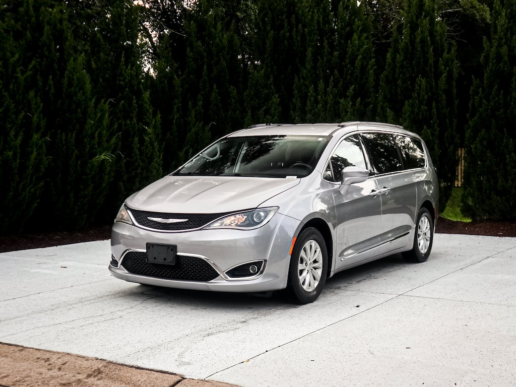 Used 2017 Chrysler Pacifica Touring-L Minivan