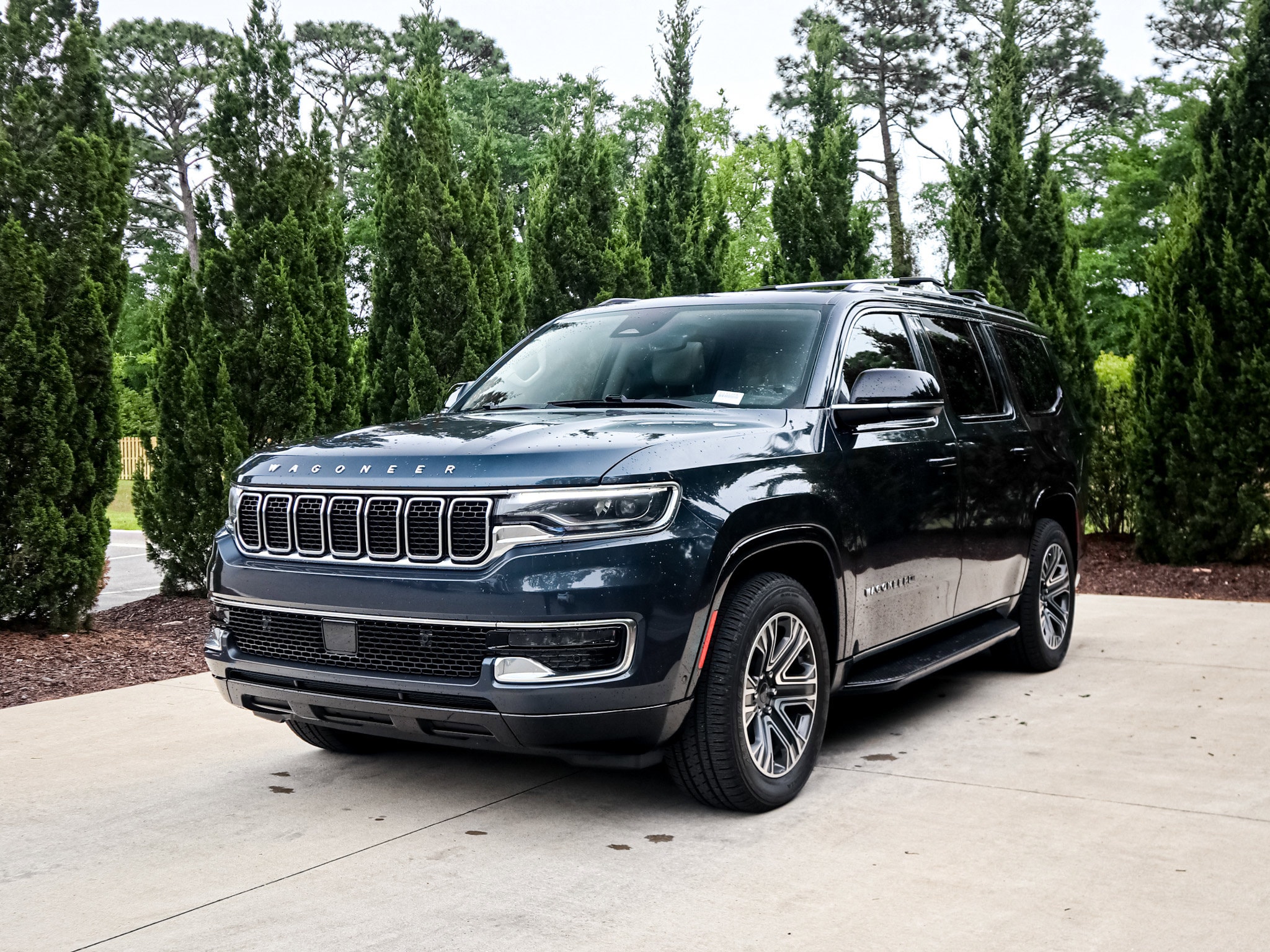 2023 Jeep Wagoneer photo 4