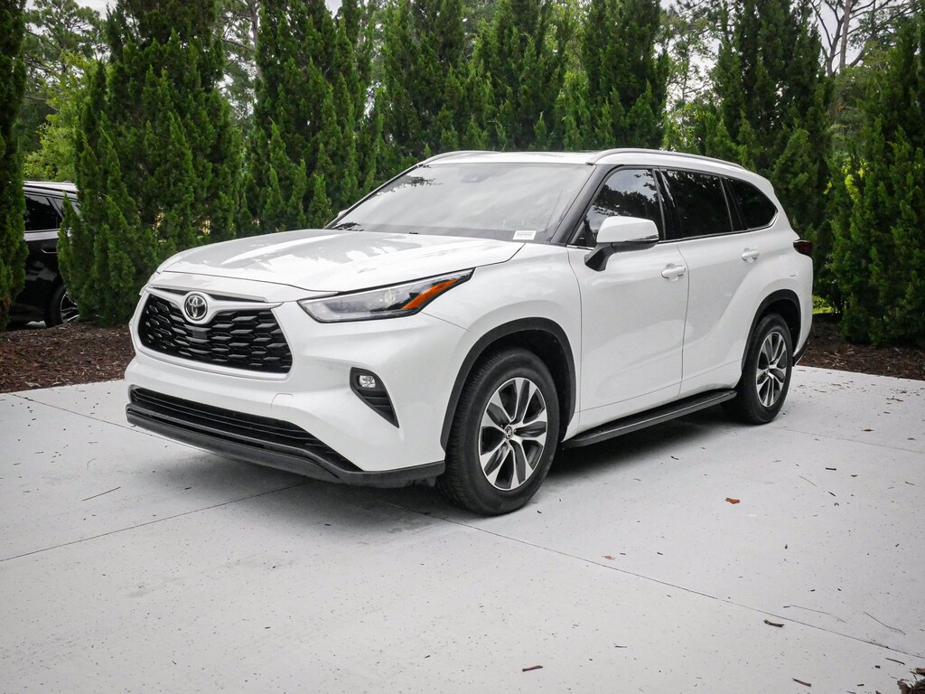 Used 2022 Toyota Highlander XLE SUV