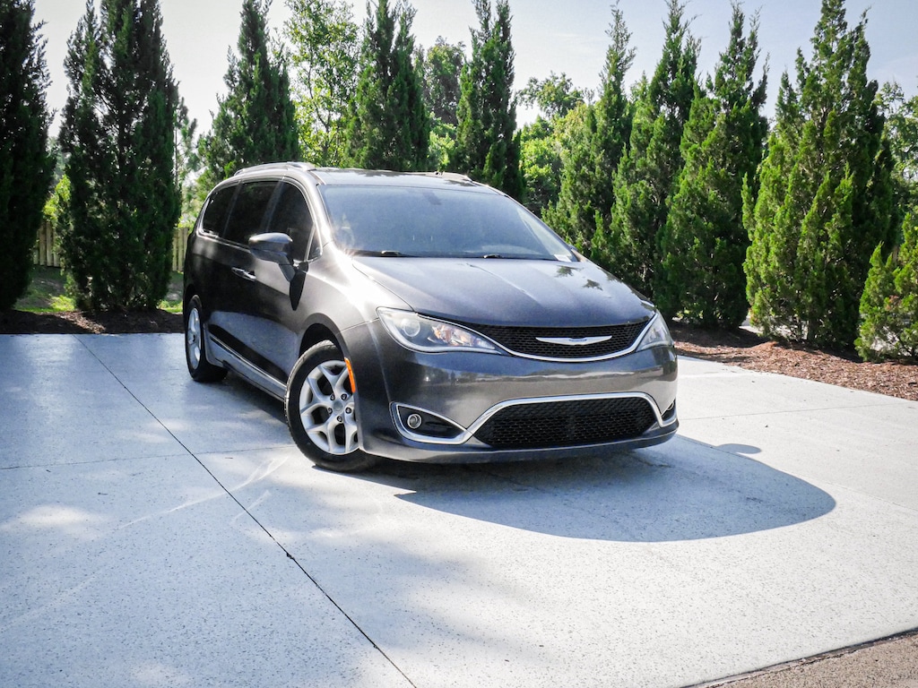 Used 2018 Chrysler Pacifica Touring L Plus Minivan