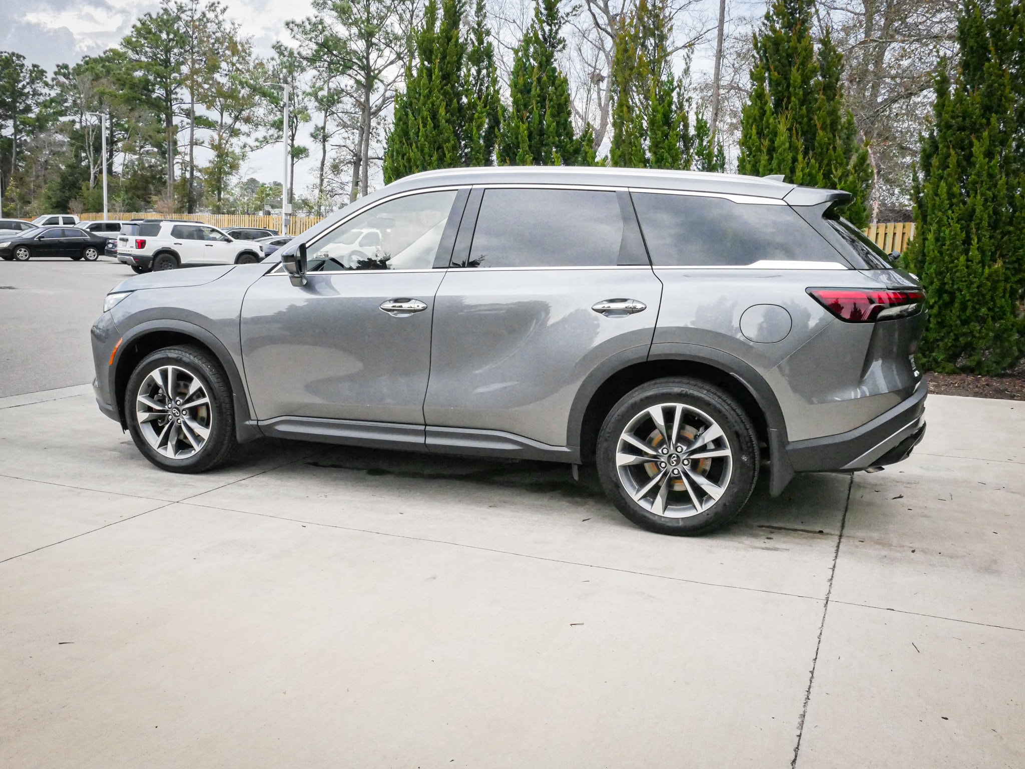 2025 INFINITI QX60 LUXE photo 5