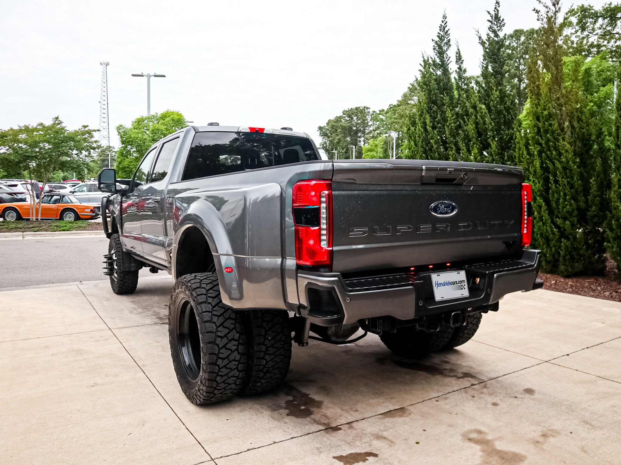 2024 Ford Super Duty F-350 DRW LARIAT photo 6