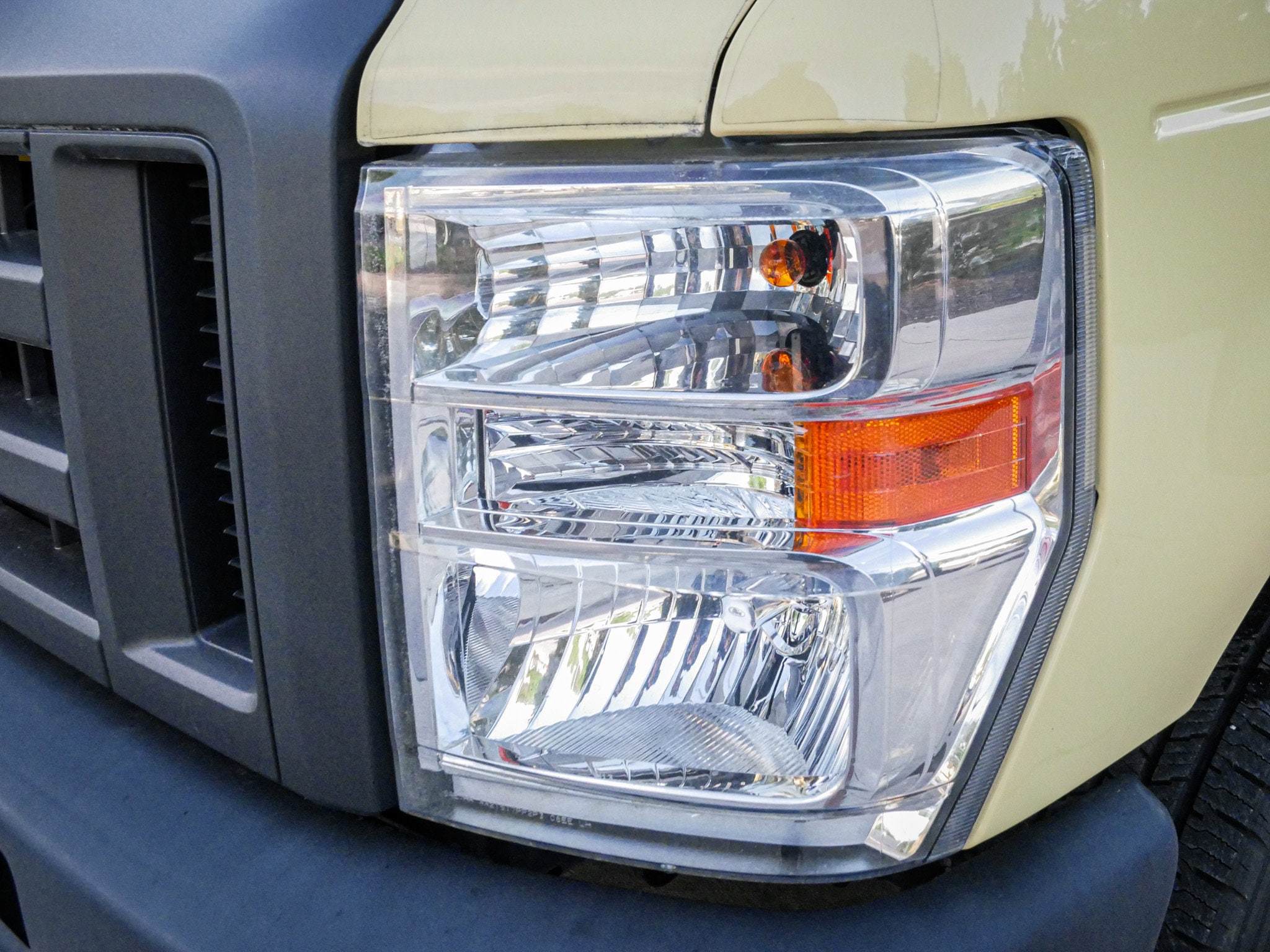 2022 Ford E-Series Cutaway photo 4