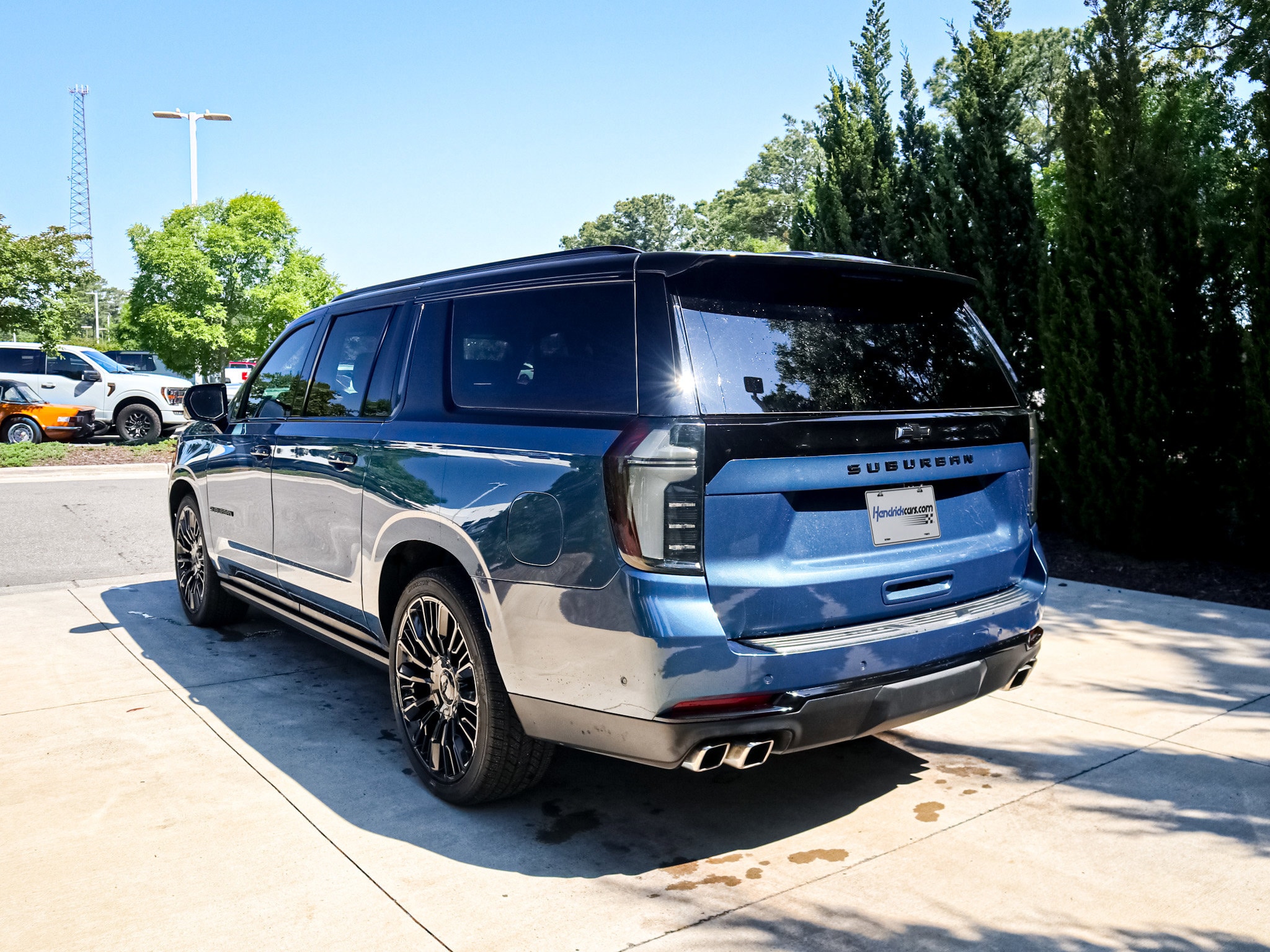 2025 Chevrolet Suburban High Country photo 6