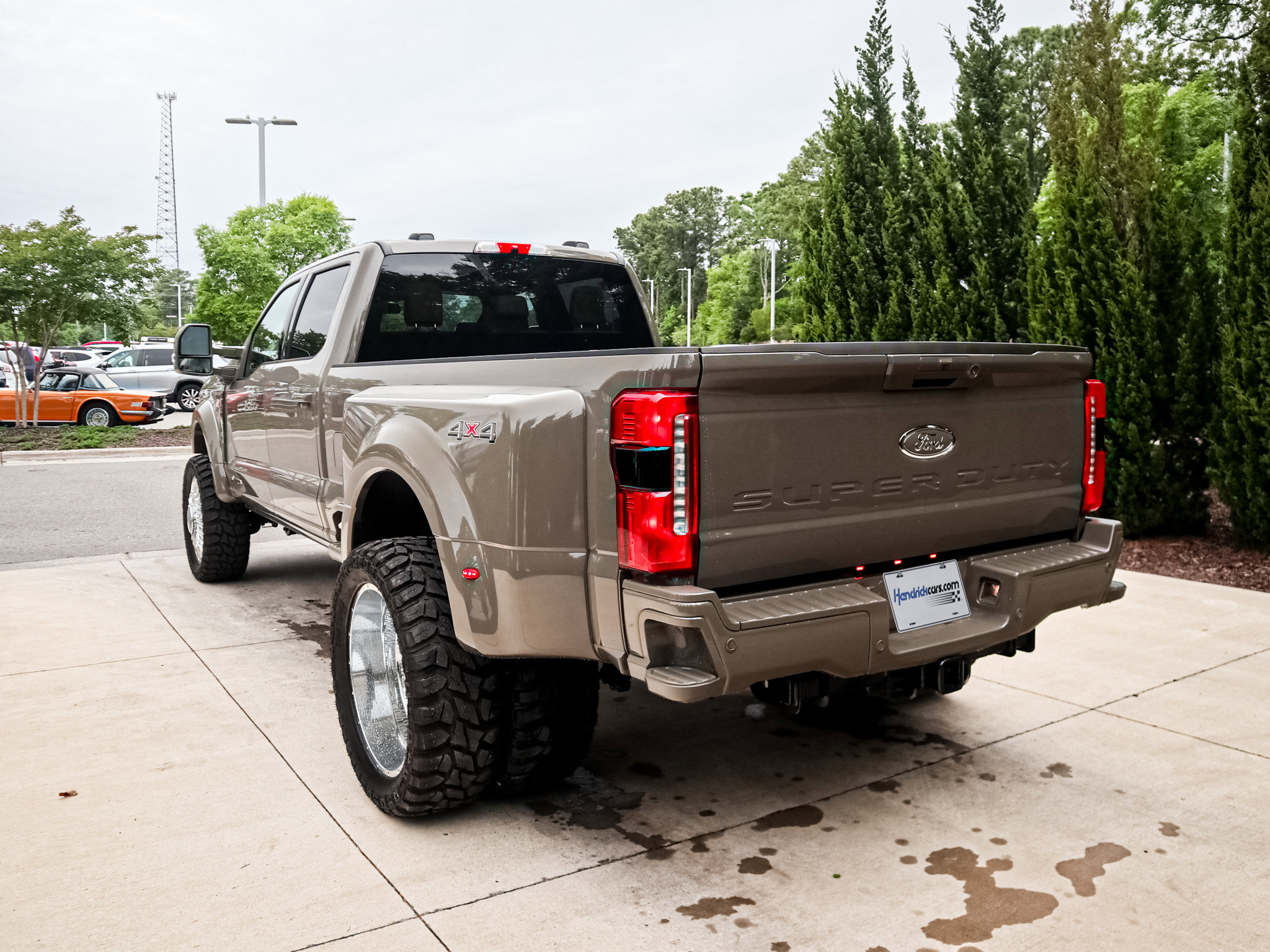 2026 Ford Super Duty F-450 DRW LARIAT photo 6