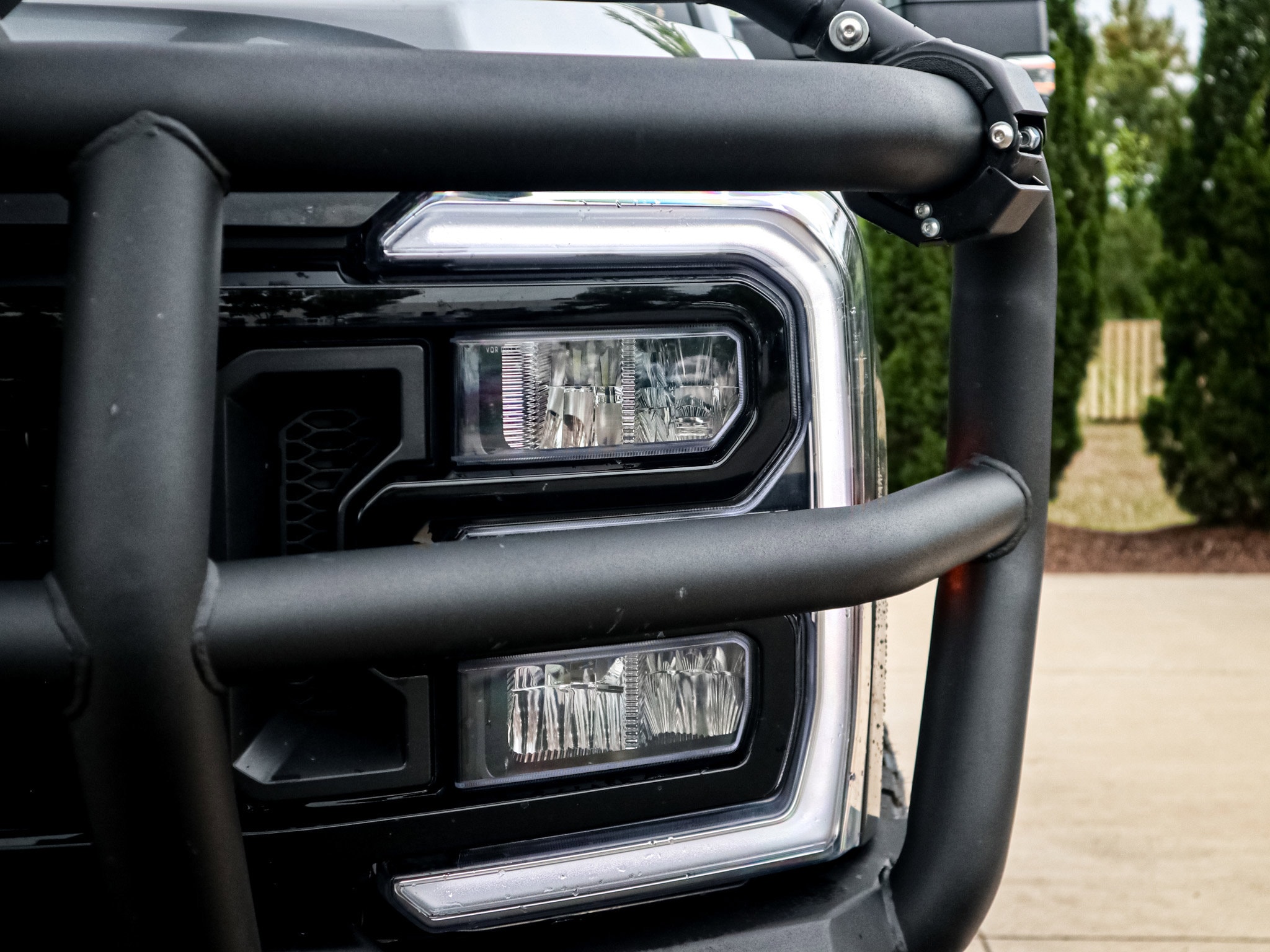 2024 Ford Super Duty F-350 DRW LARIAT photo 4