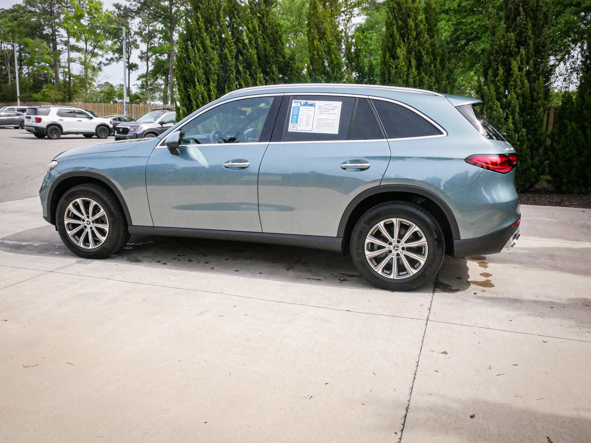 2025 Mercedes-Benz GLC 300 photo 5