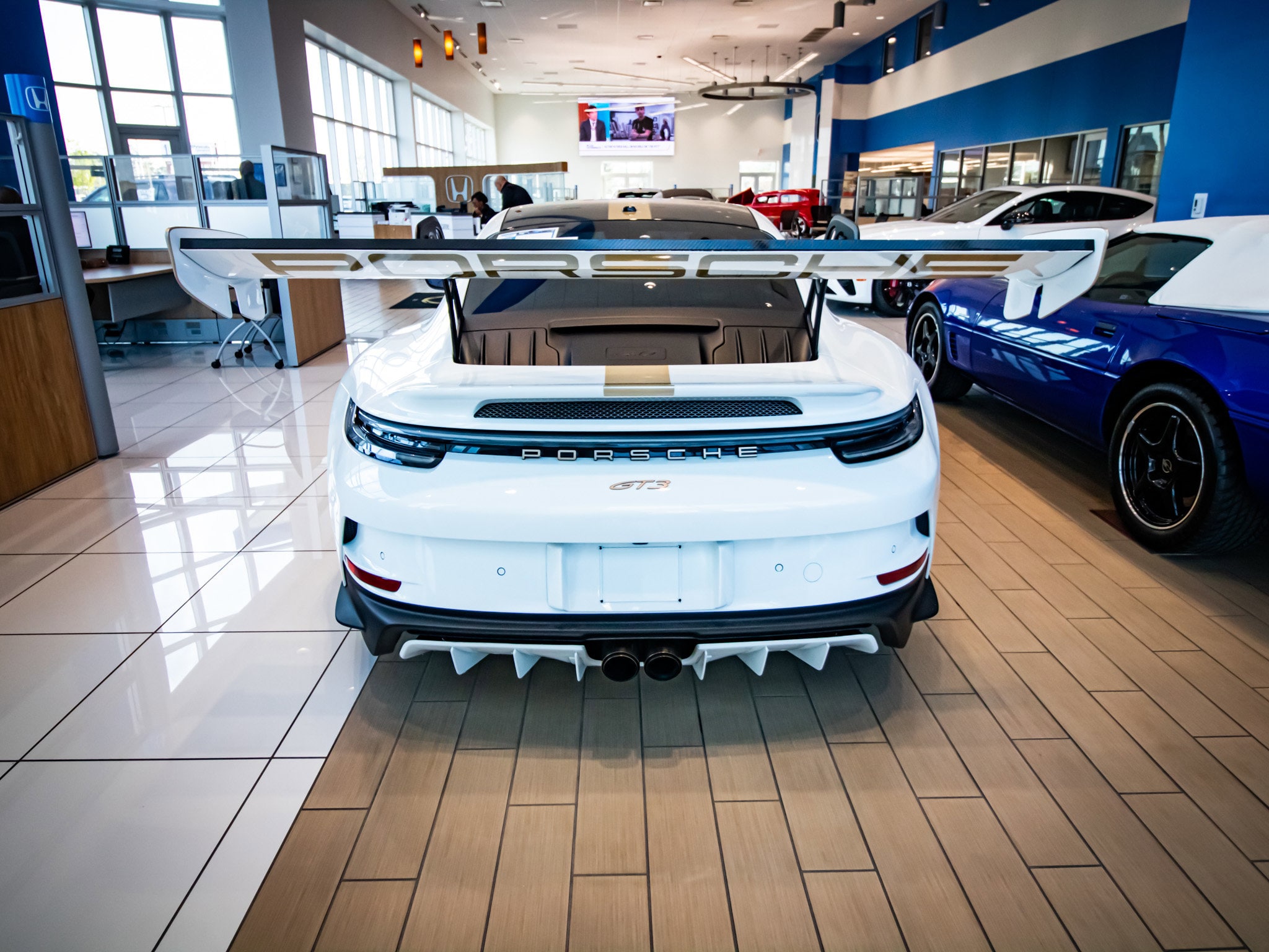 2024 Porsche 911 GT3 photo 3