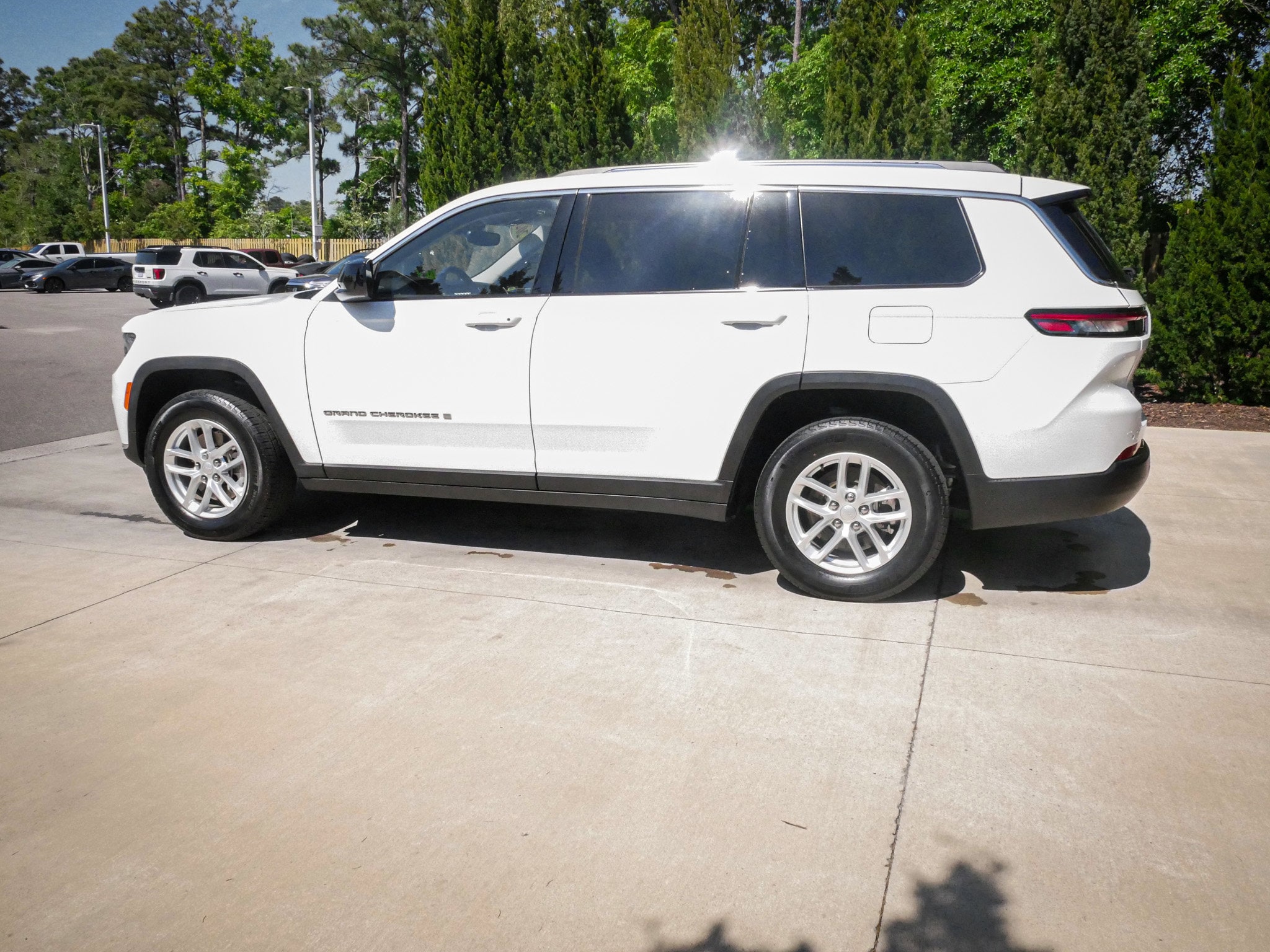 2023 Jeep Grand Cherokee L Laredo photo 5