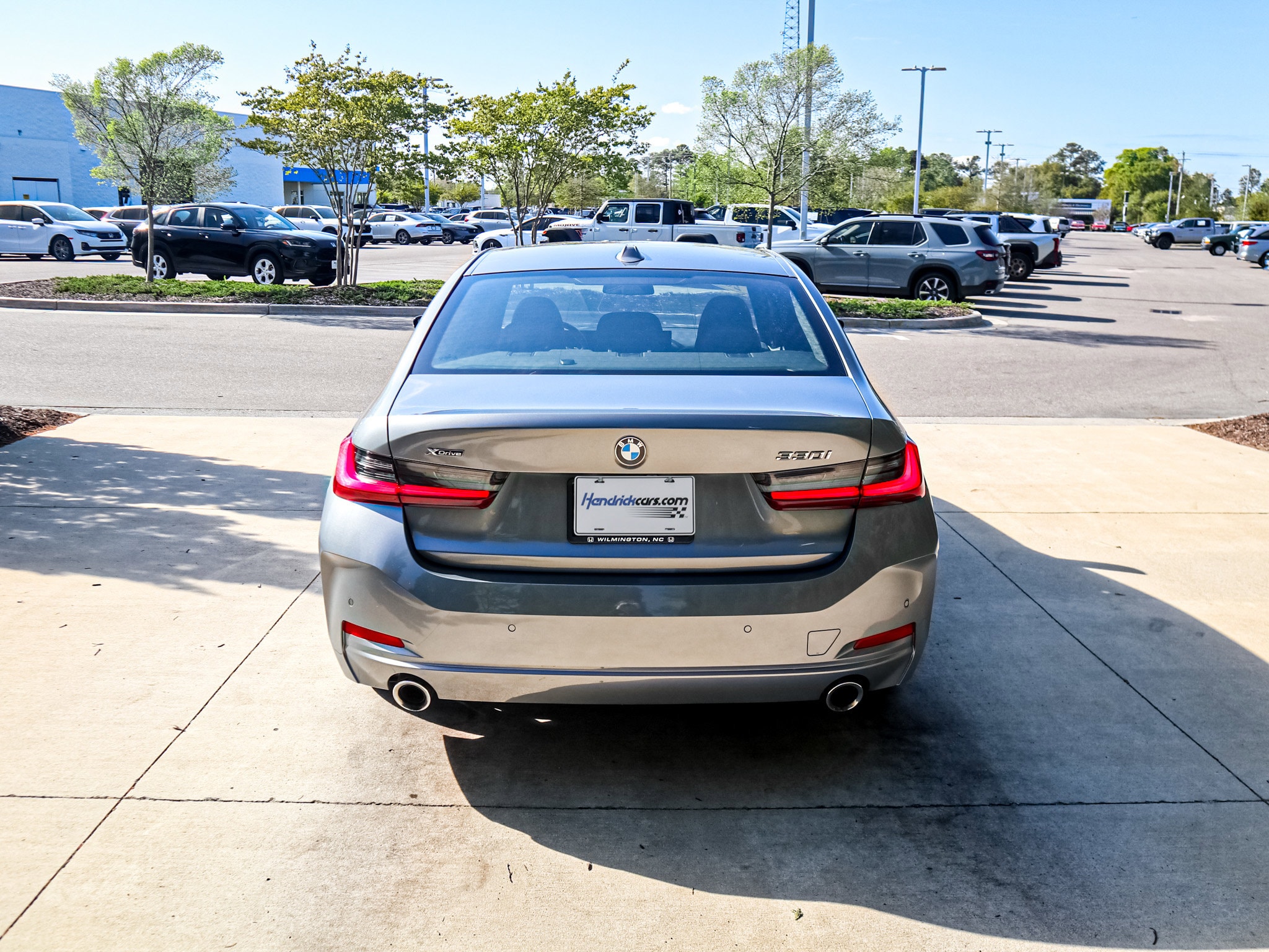 2023 BMW 3 Series 330i xDrive photo 3