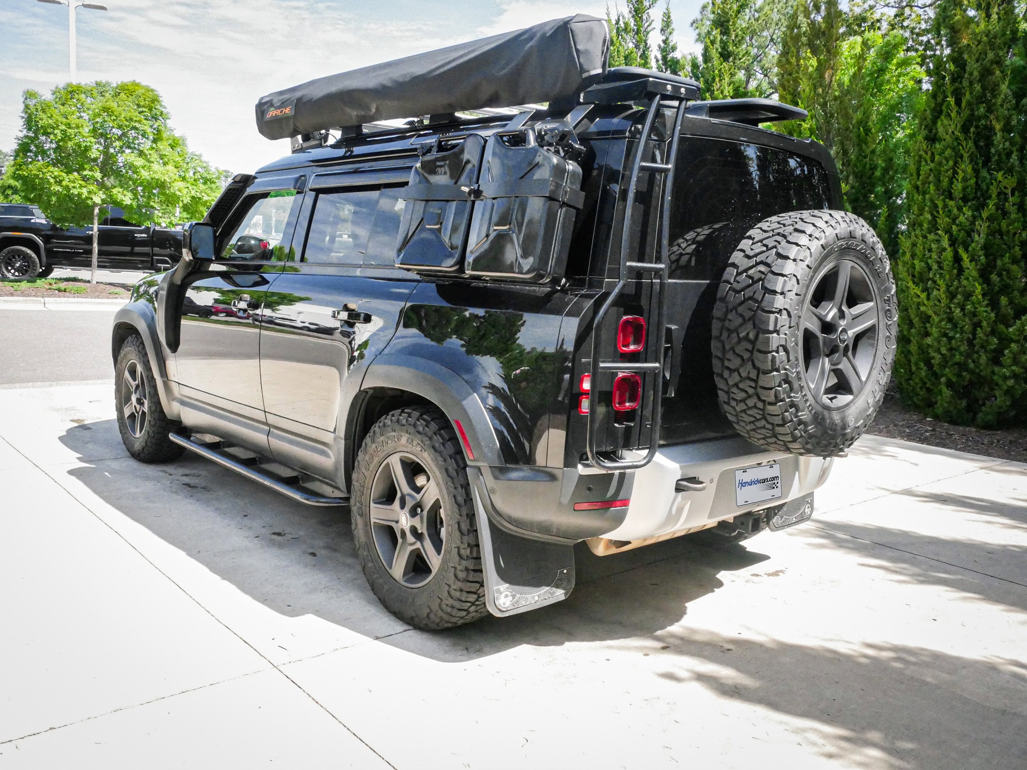 2023 Land Rover Defender S photo 6