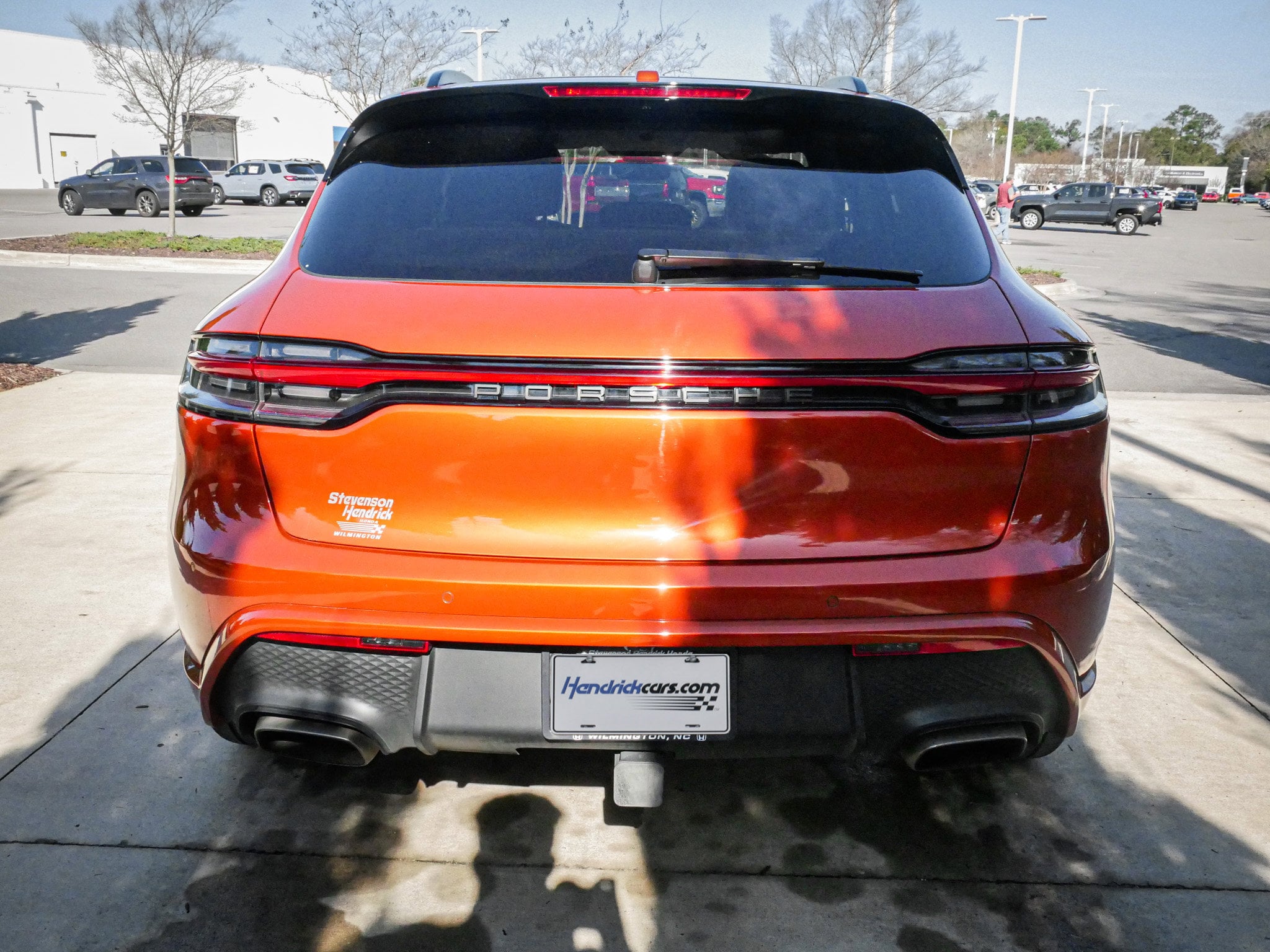 2025 Porsche Macan photo 3