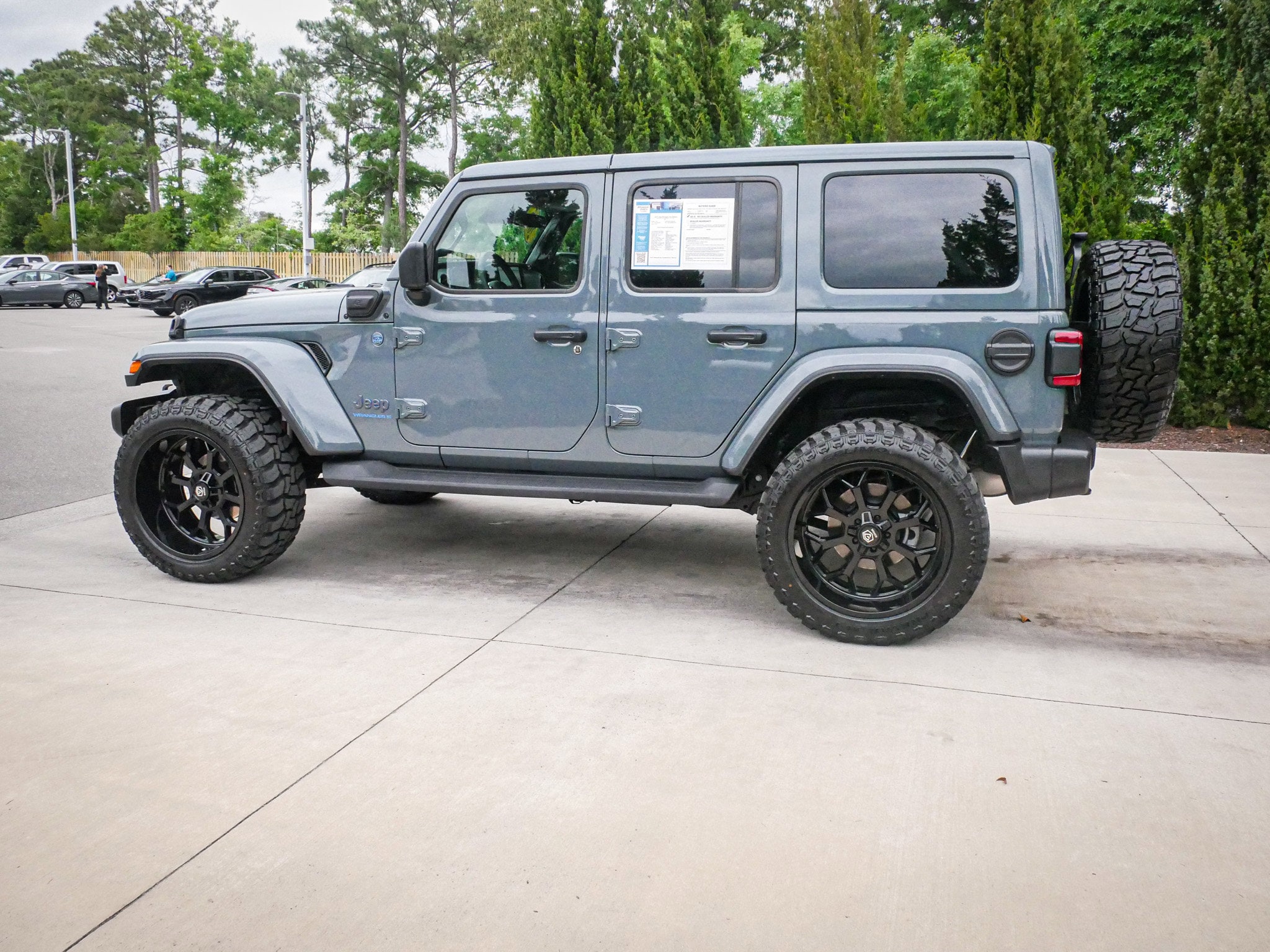 2025 Jeep Wrangler 4xe Sahara photo 5