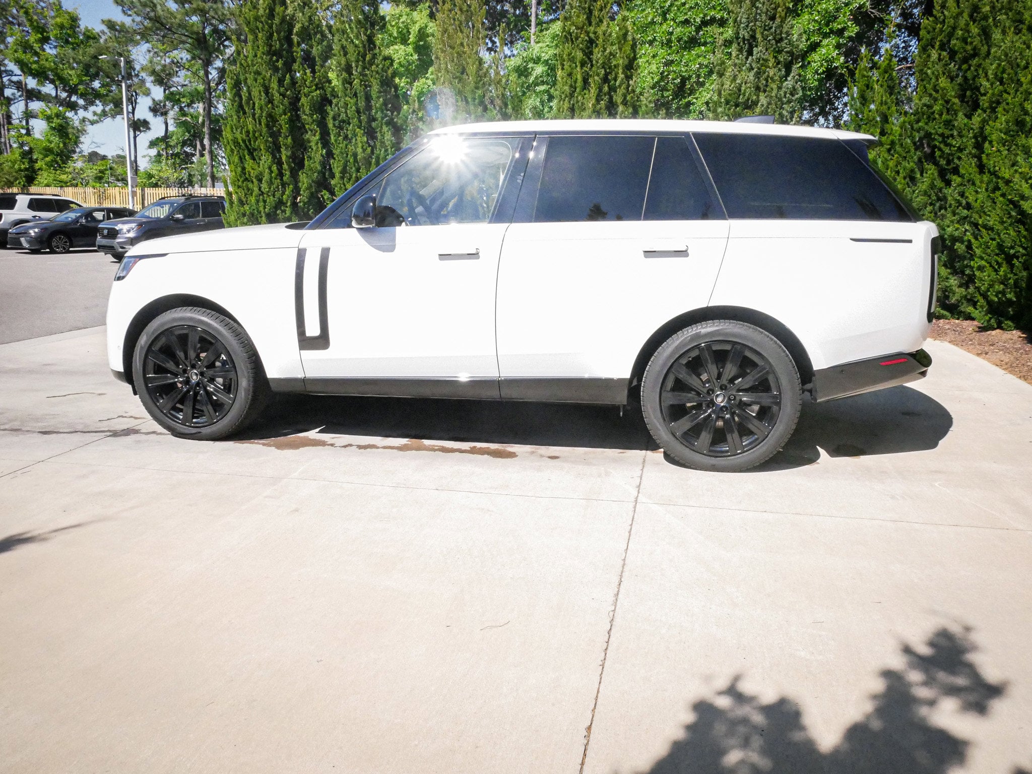 2023 Land Rover Range Rover SE photo 5