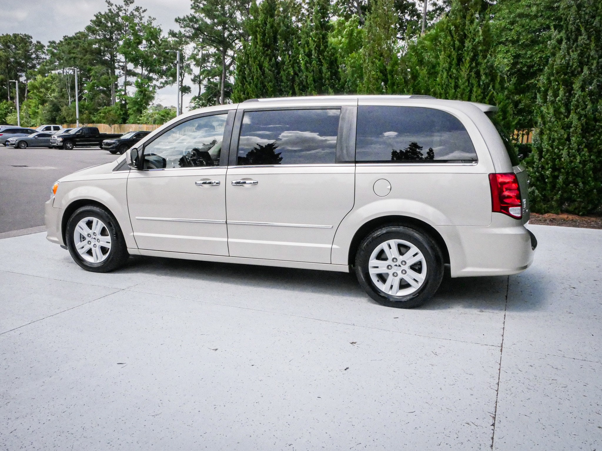 Dodge Grand Caravan Crew