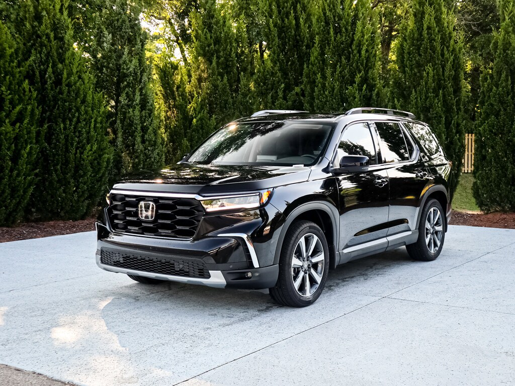 Used 2025 Honda Pilot Touring SUV