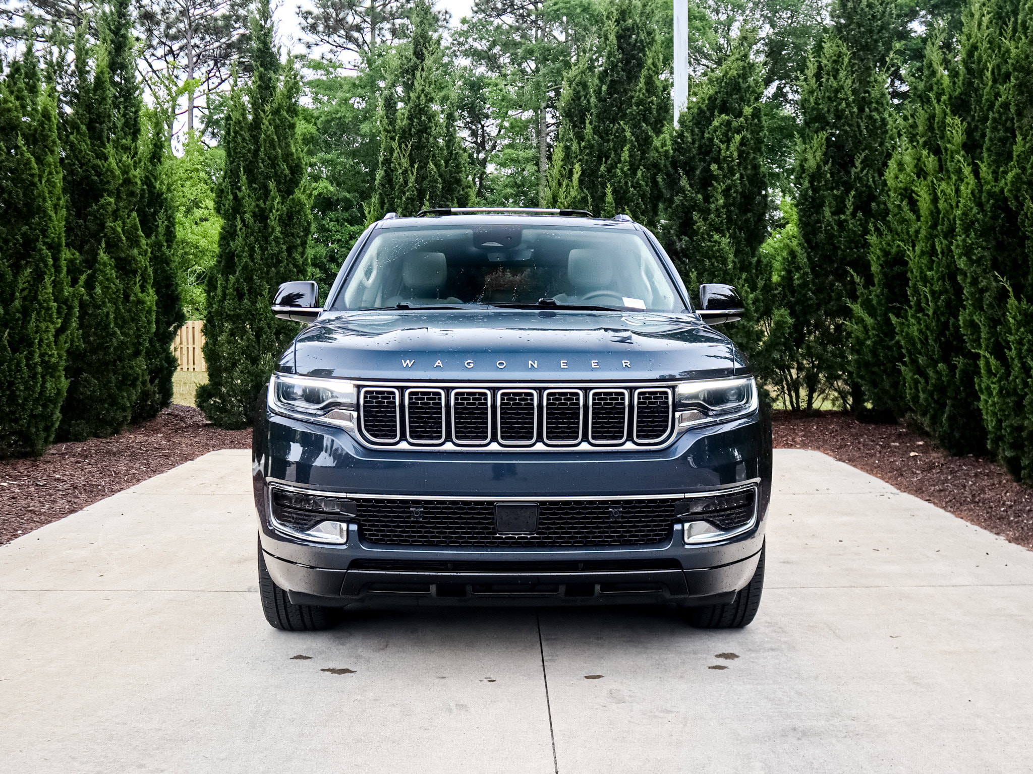 2023 Jeep Wagoneer photo 2