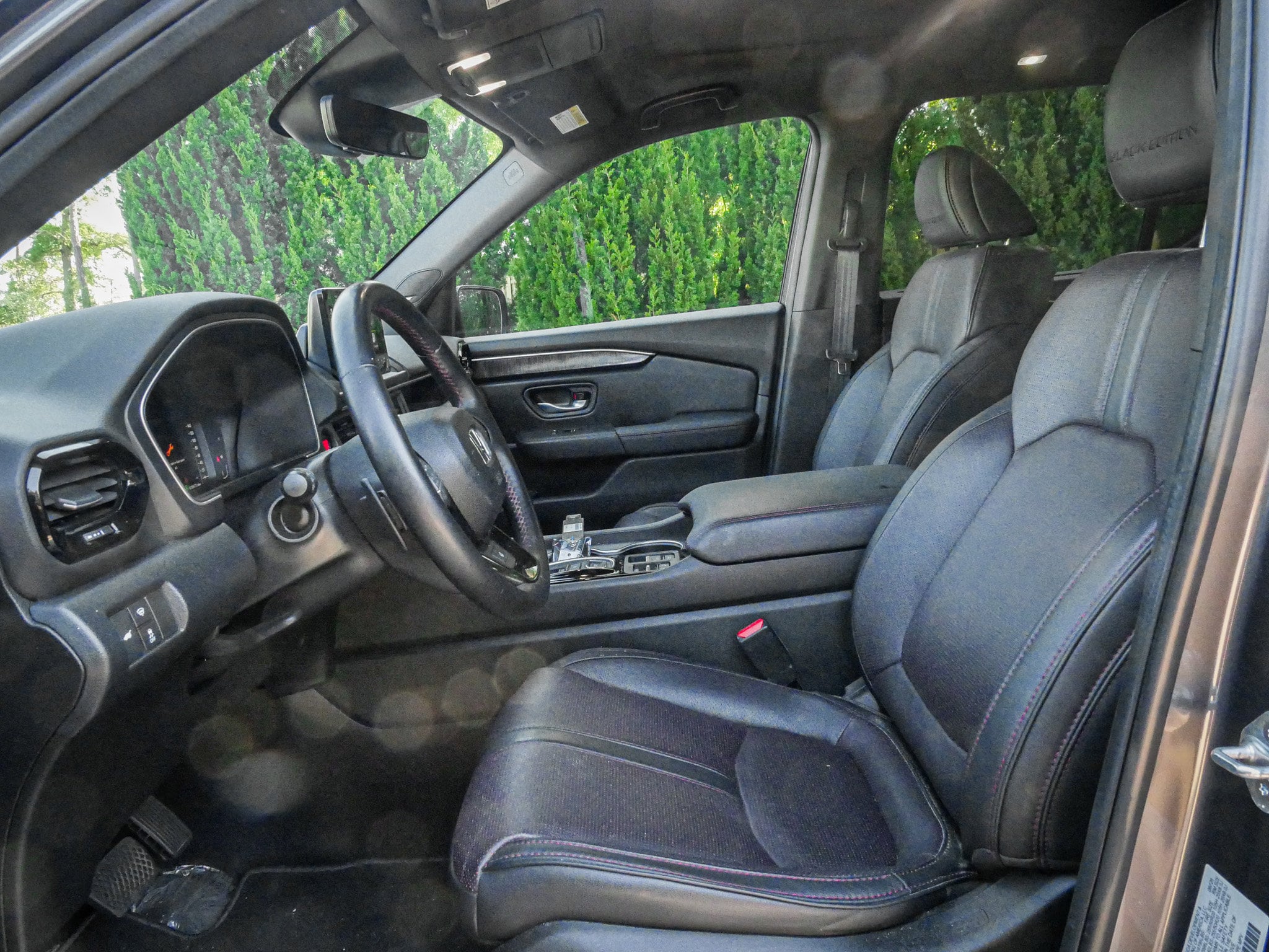 2025 Honda Pilot Black Edition photo 6