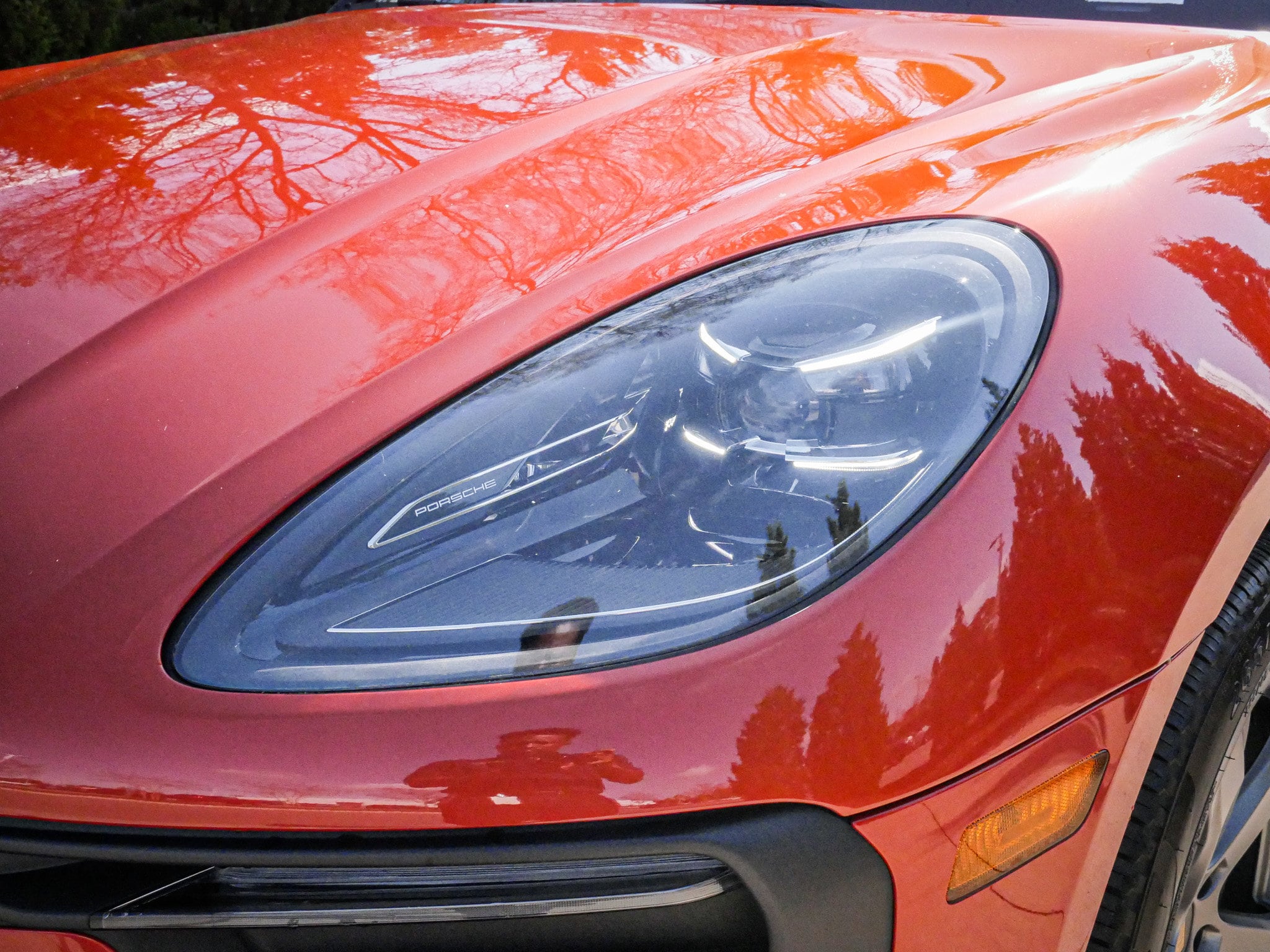 2025 Porsche Macan photo 4