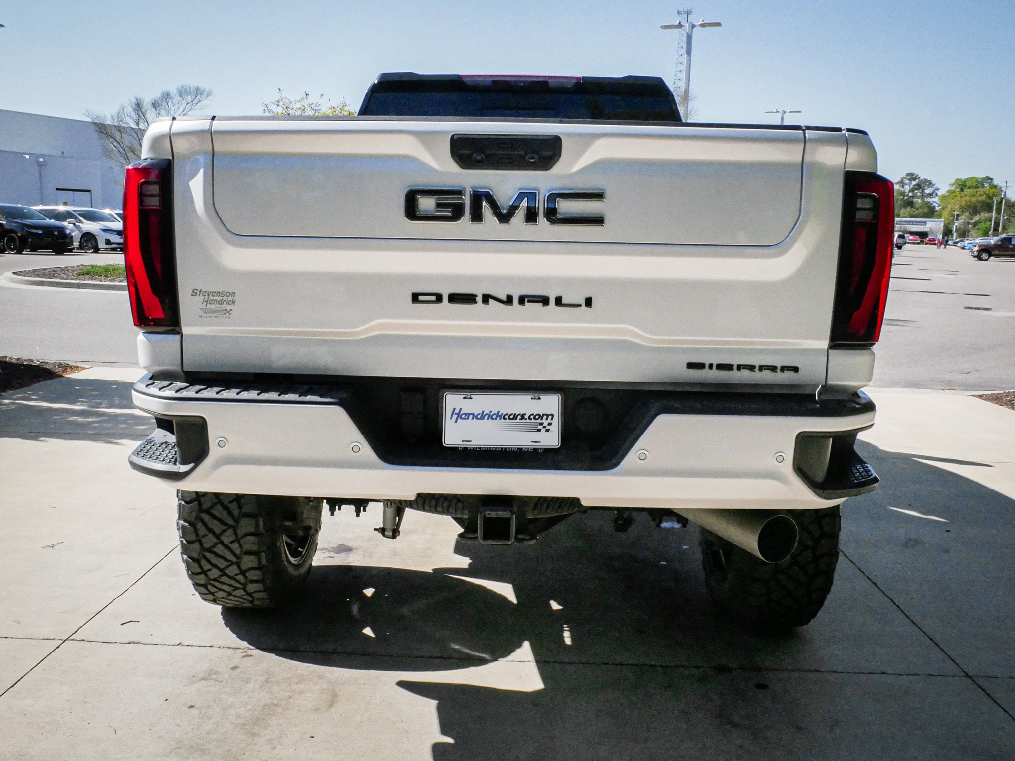 2025 GMC Sierra 2500HD Denali Ultimate photo 3