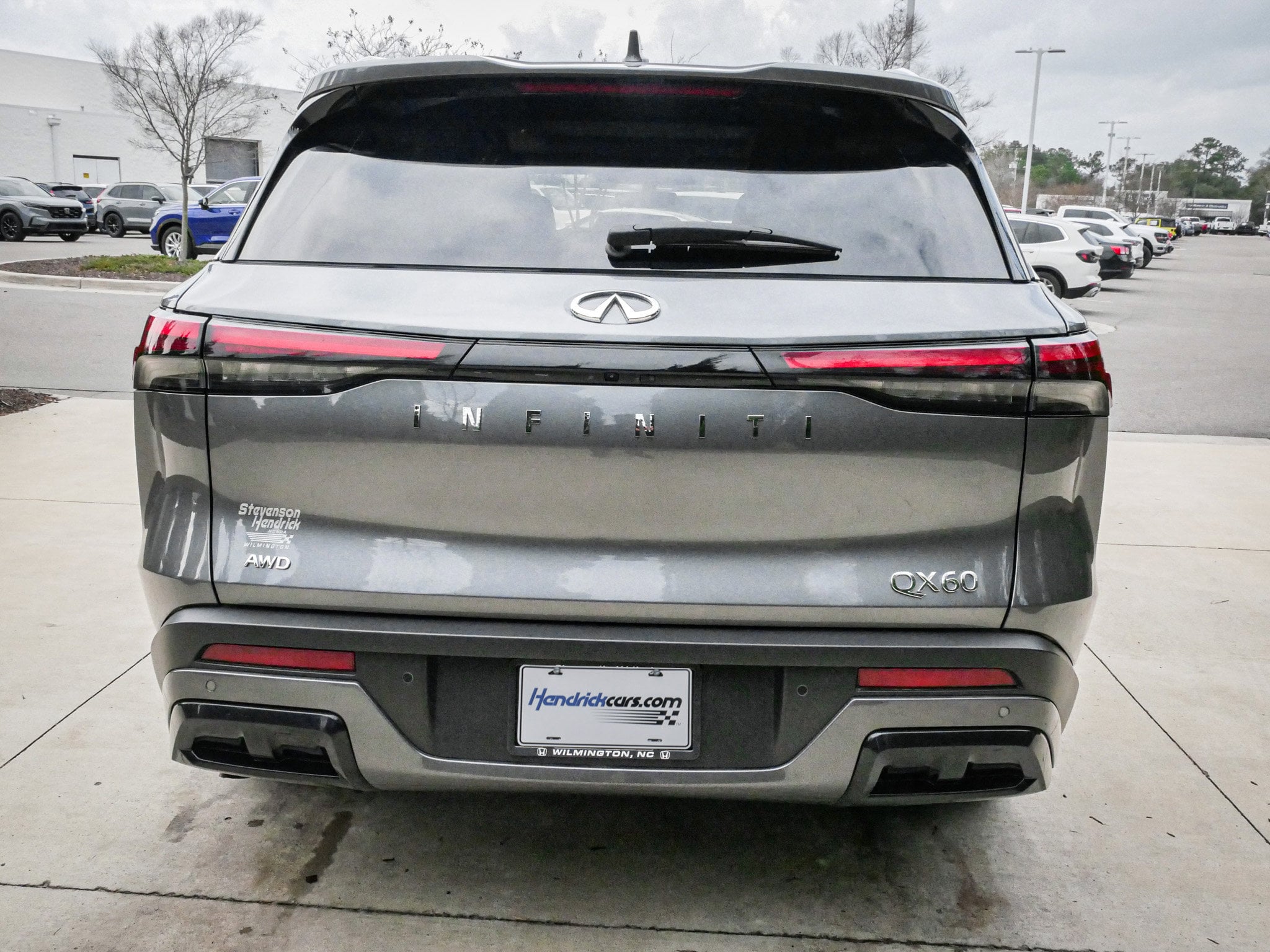 2025 INFINITI QX60 LUXE photo 3