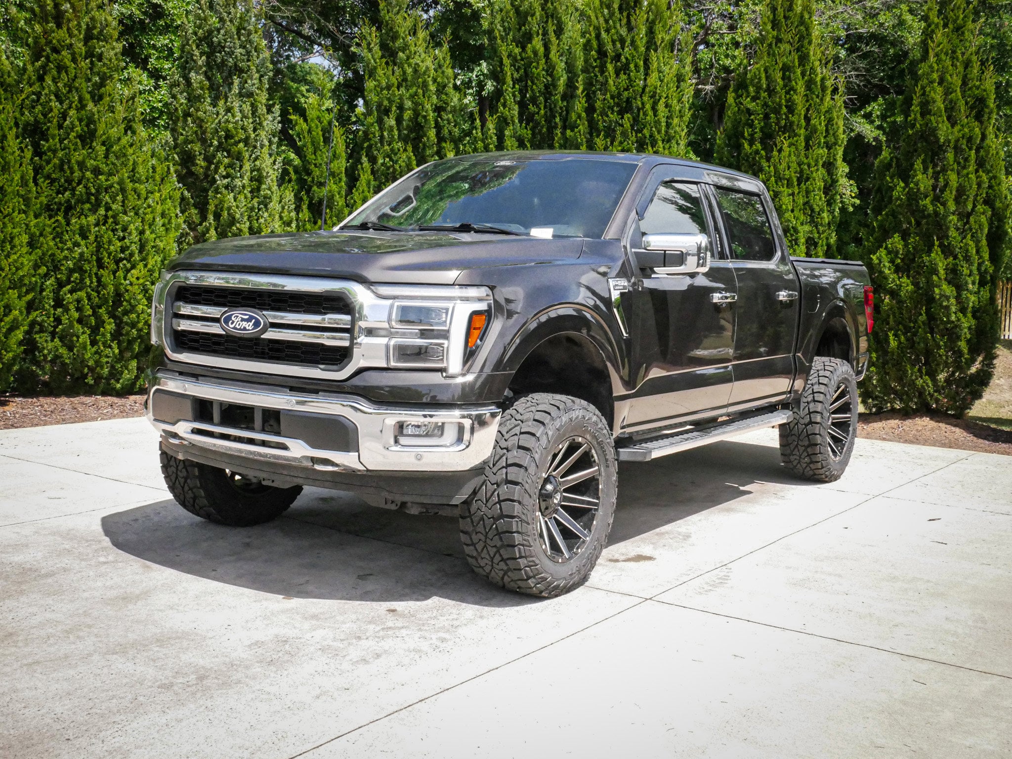 2024 Ford F-150 LARIAT photo 2