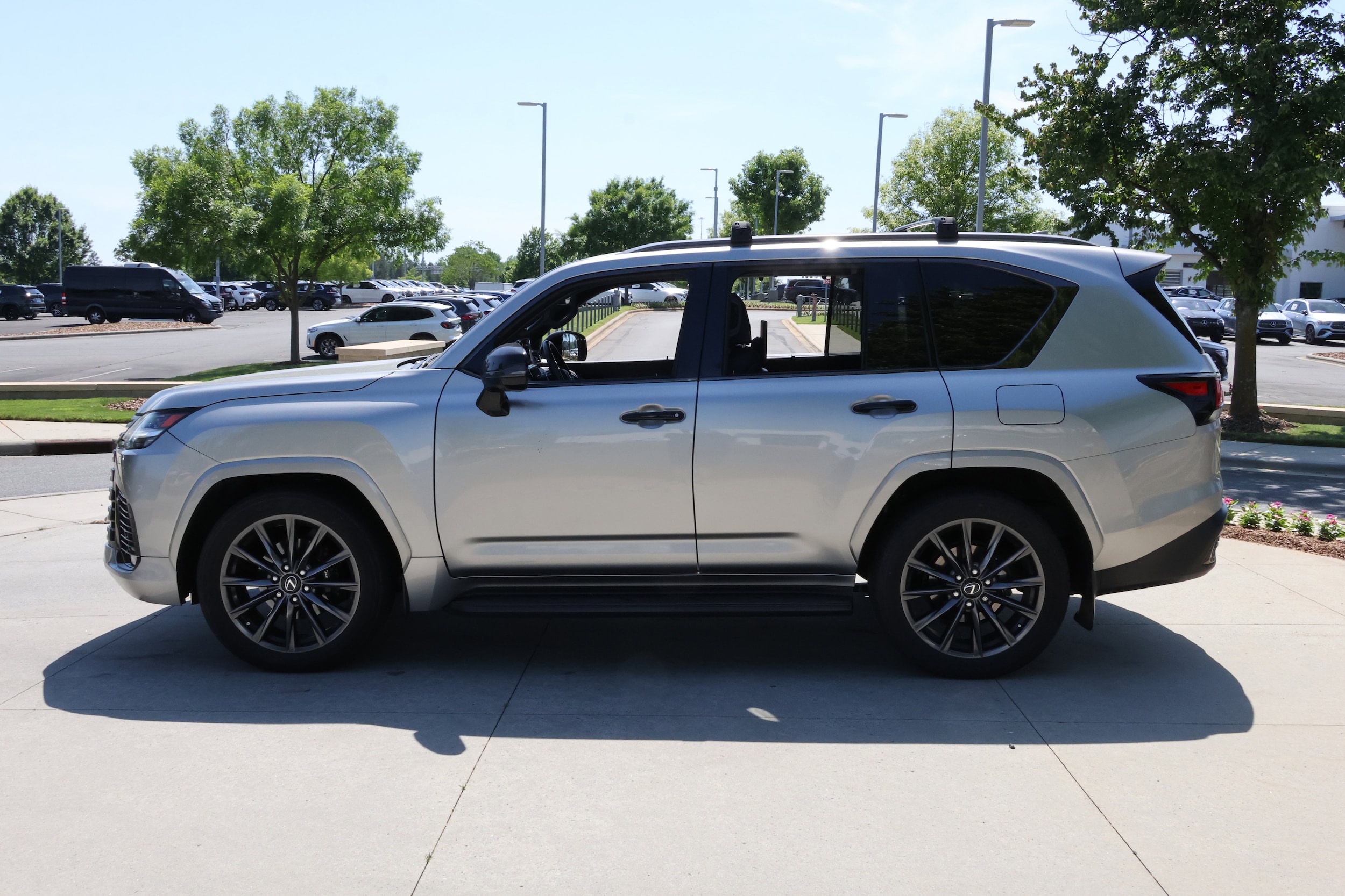 LEXUS LX LX 600 Luxury