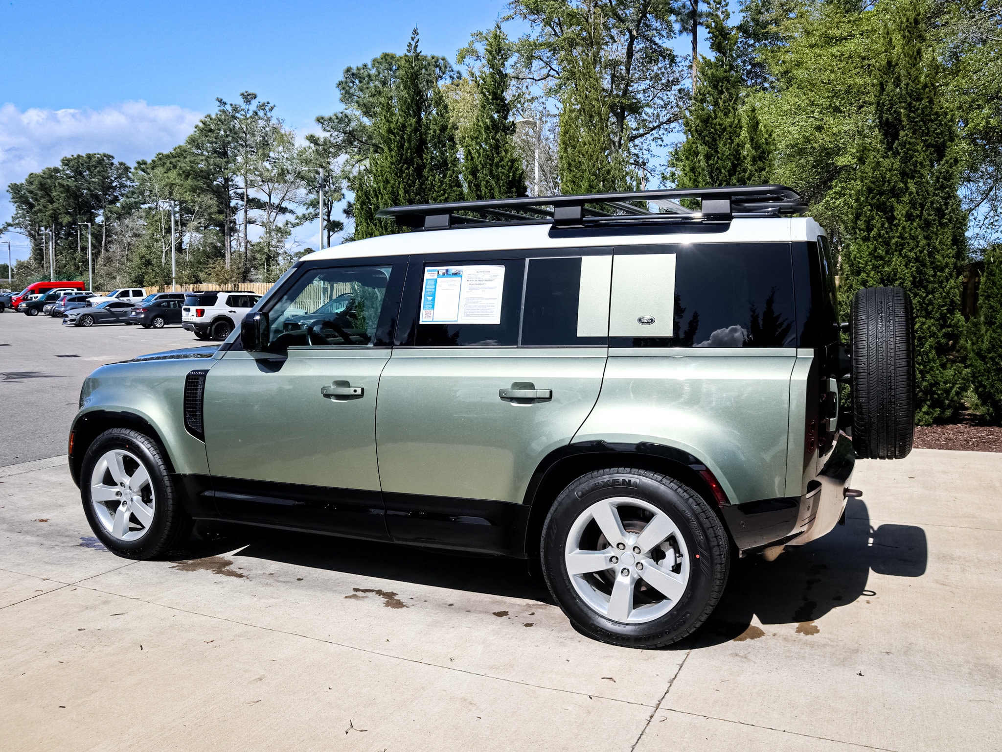 2022 Land Rover Defender S photo 5