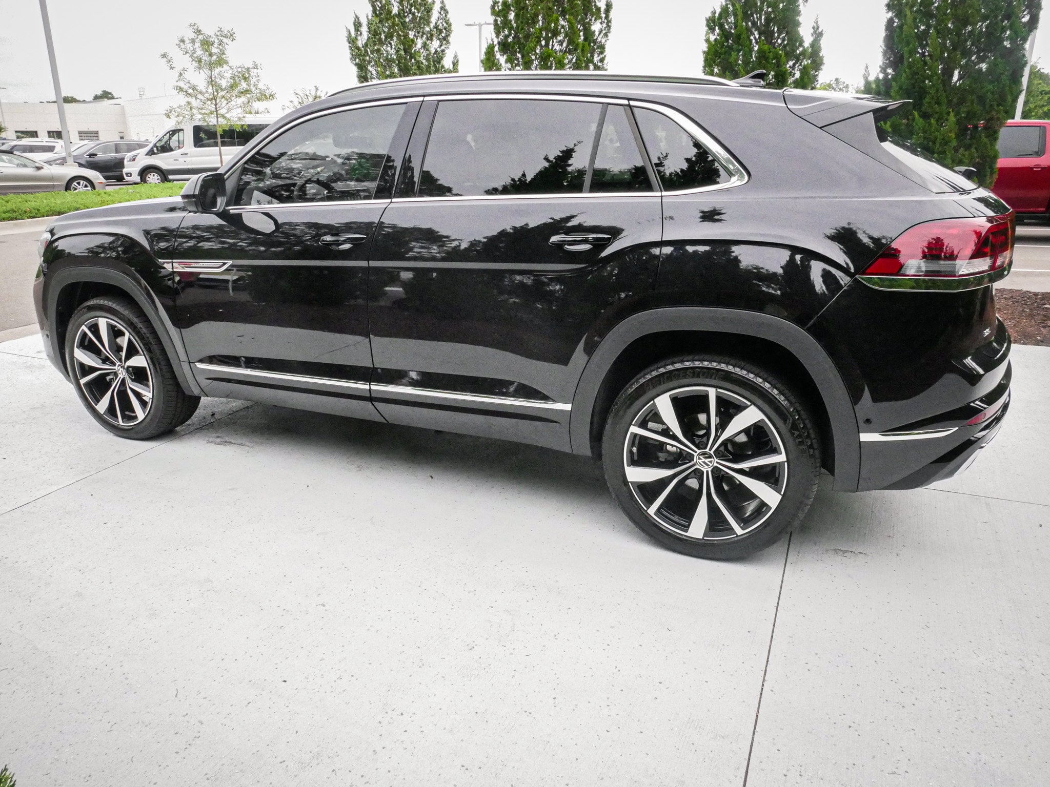 Volkswagen Atlas Cross Sport 2.0T SEL Premium R-Line